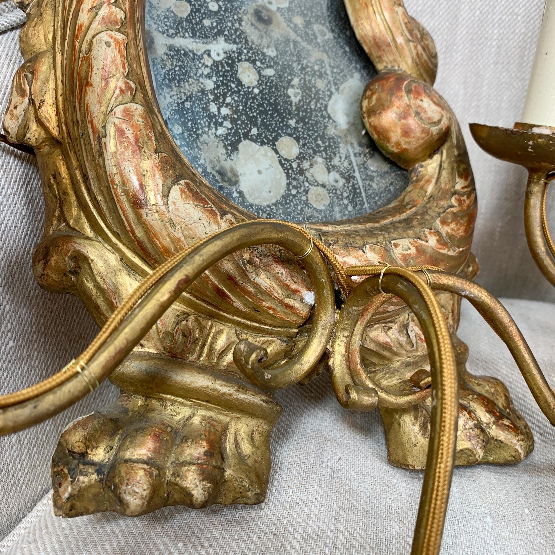 Paar Girandolen aus vergoldetem Holz und Gesso aus dem 18. Jahrhundert im Angebot 9