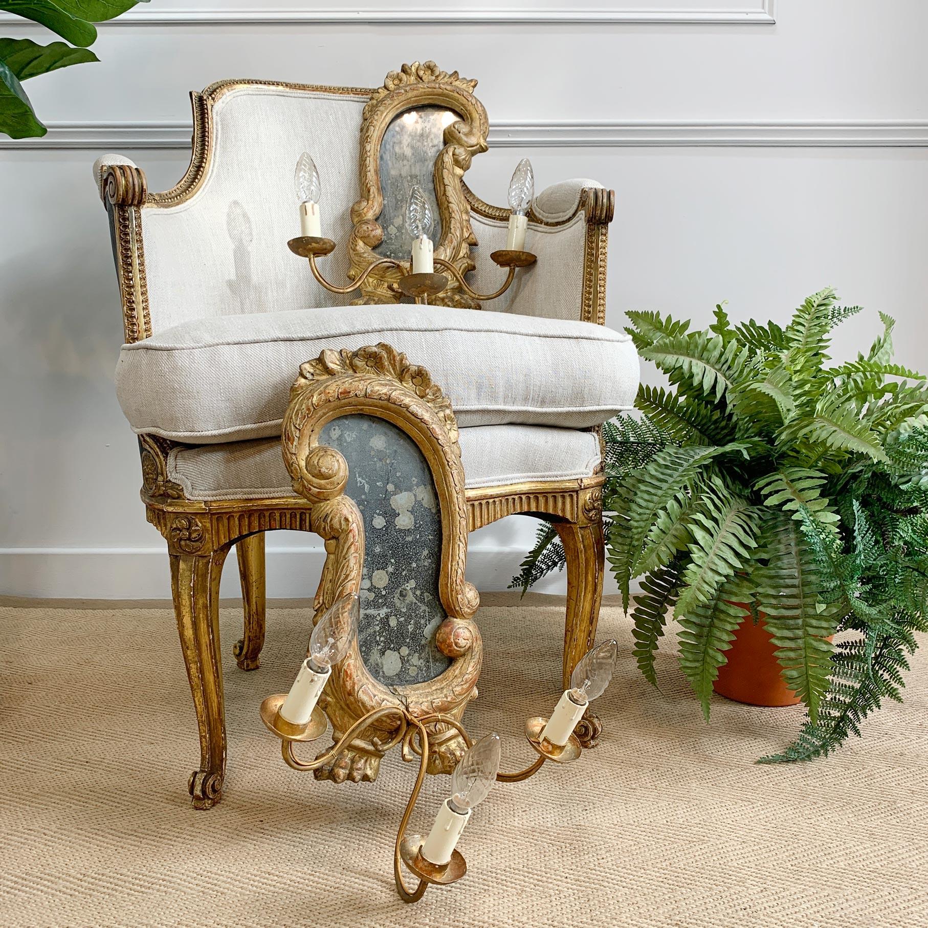 Pair of 18th Century Gilt Wood and Gesso Girandoles In Good Condition For Sale In Hastings, GB