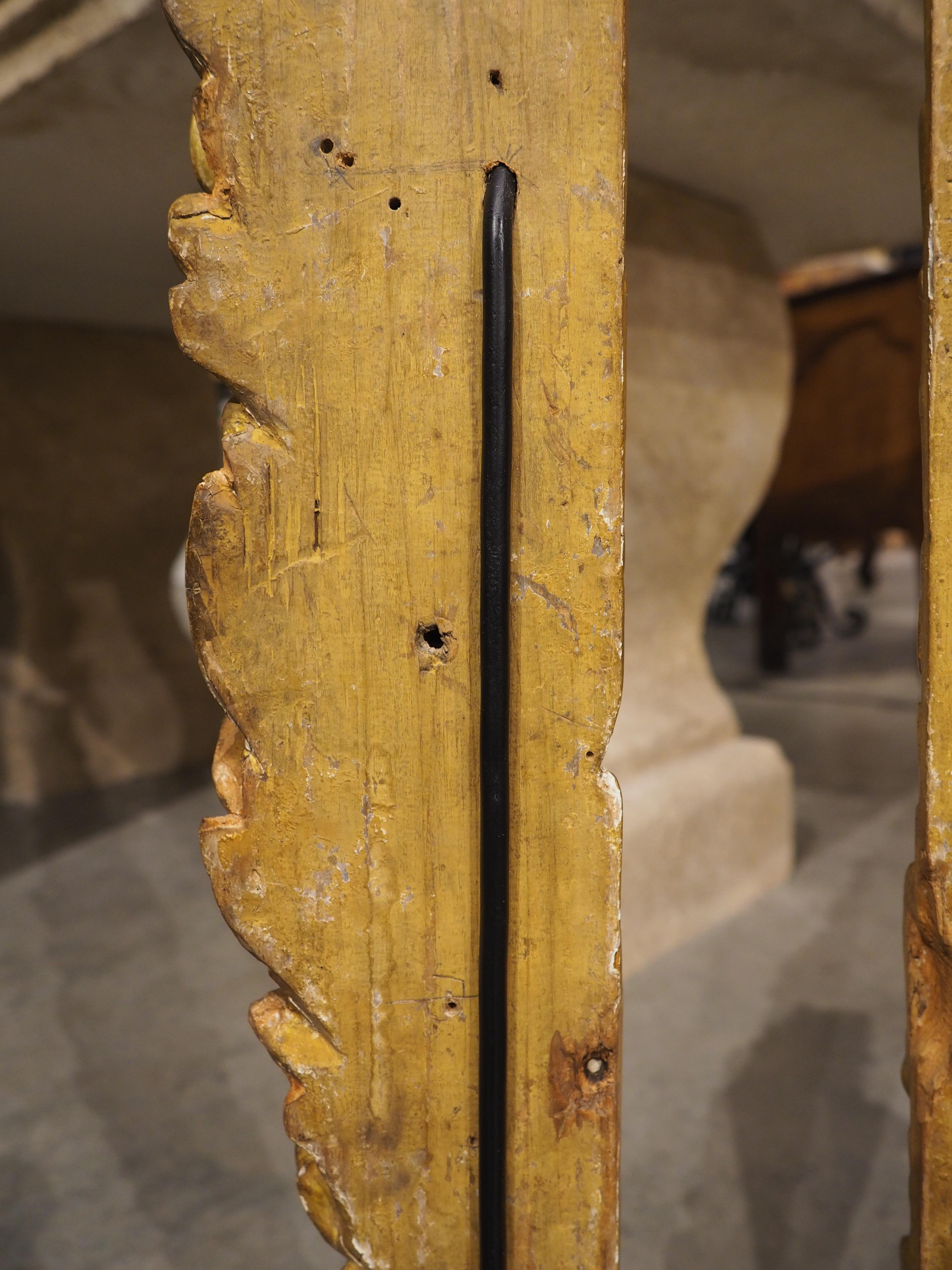 Paar vergoldete Holz-Altarornamente aus Italien aus dem 18. Jahrhundert (34 Zoll hoch) im Zustand „Gut“ in Dallas, TX