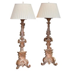 Coppia di lampade in legno dorato del XVIII secolo