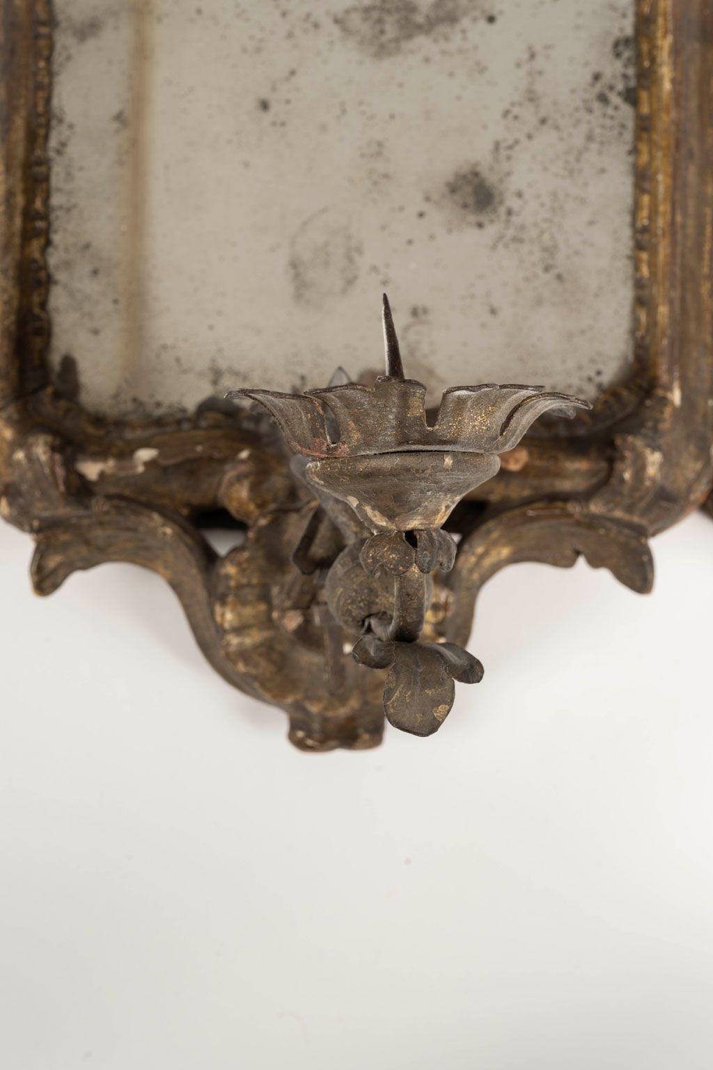 Or Paire d'appliques à miroir en bois doré du XVIIIe siècle en vente