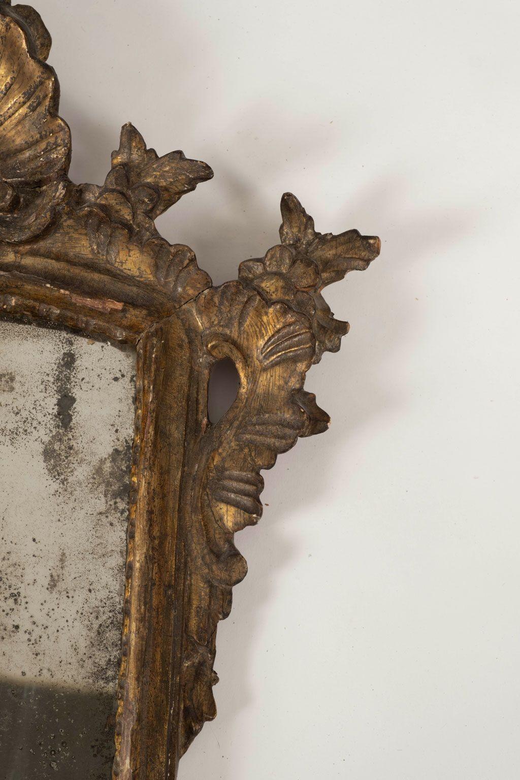 Paire d'appliques à miroir en bois doré du XVIIIe siècle en vente 1