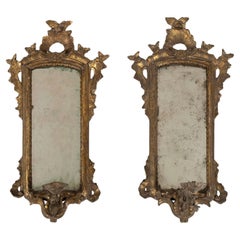 Coppia di sconsigliere a specchio in legno dorato del XVIII secolo