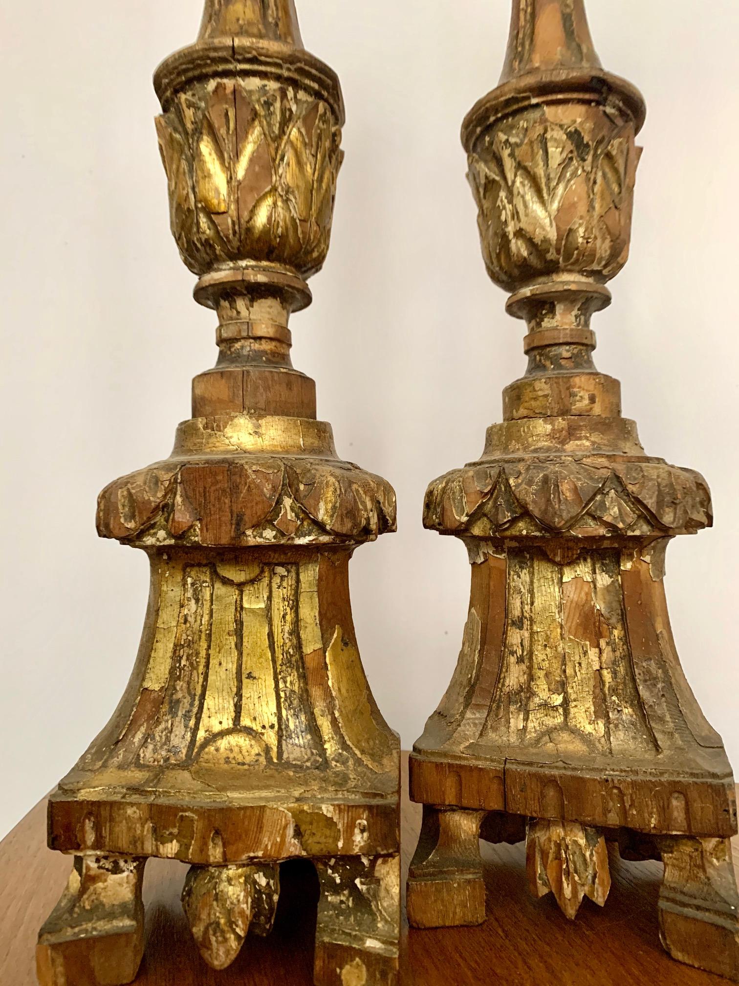 Pair of 18th Century Giltwood Portuguese Torchères In Good Condition For Sale In Madrid, ES