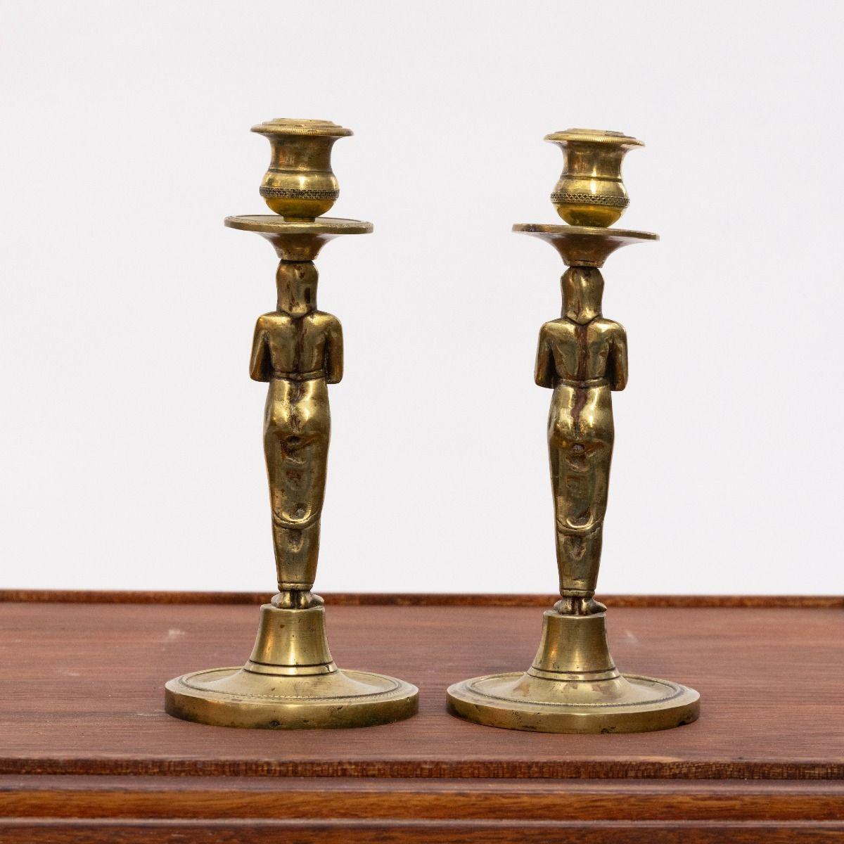 Paire de chandeliers en bronze de style gustavien du XVIIIe siècle avec des figures féminines égyptiennes Bon état - En vente à Kastrup, DK