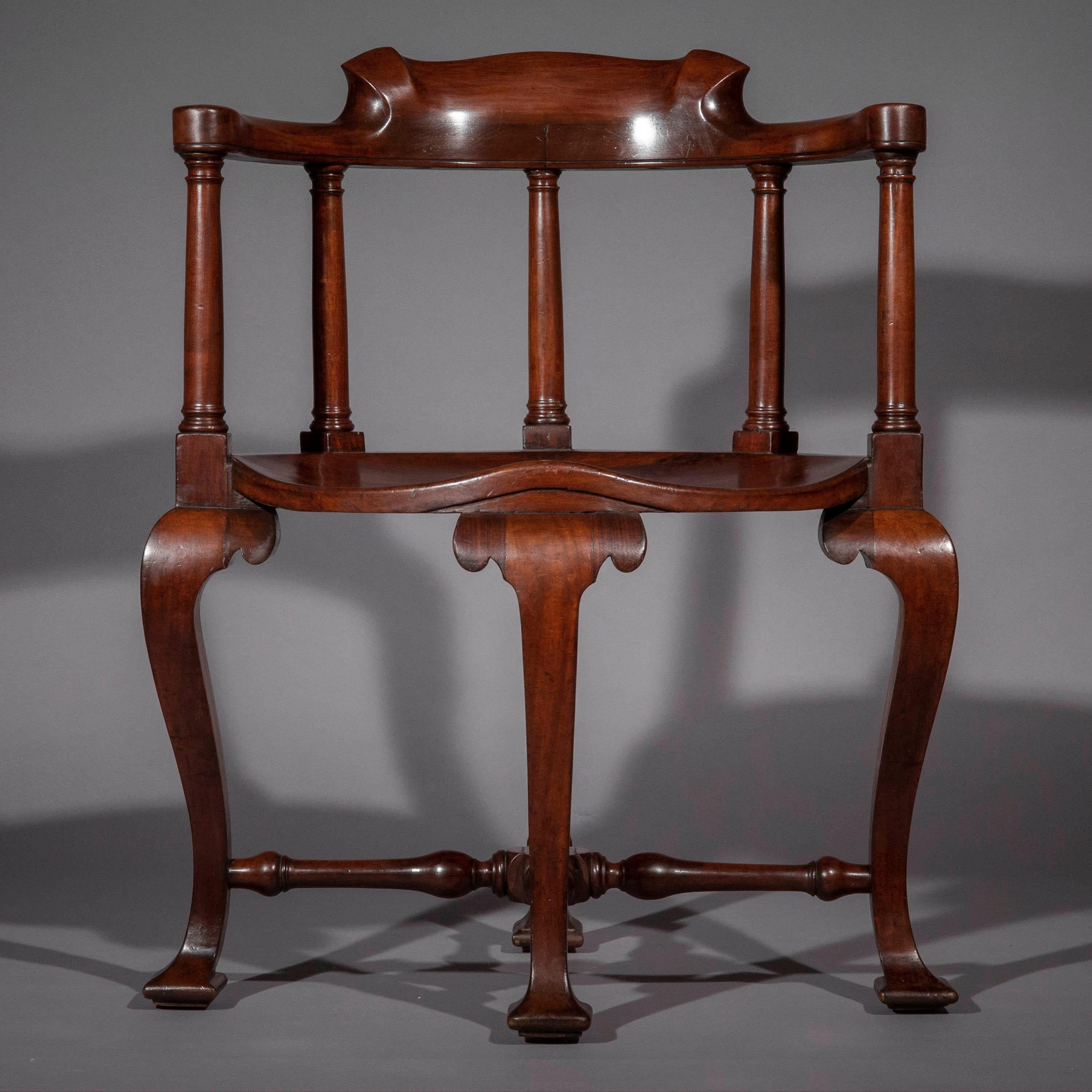 George II Paire de fauteuils de salon du XVIIIe siècle en vente