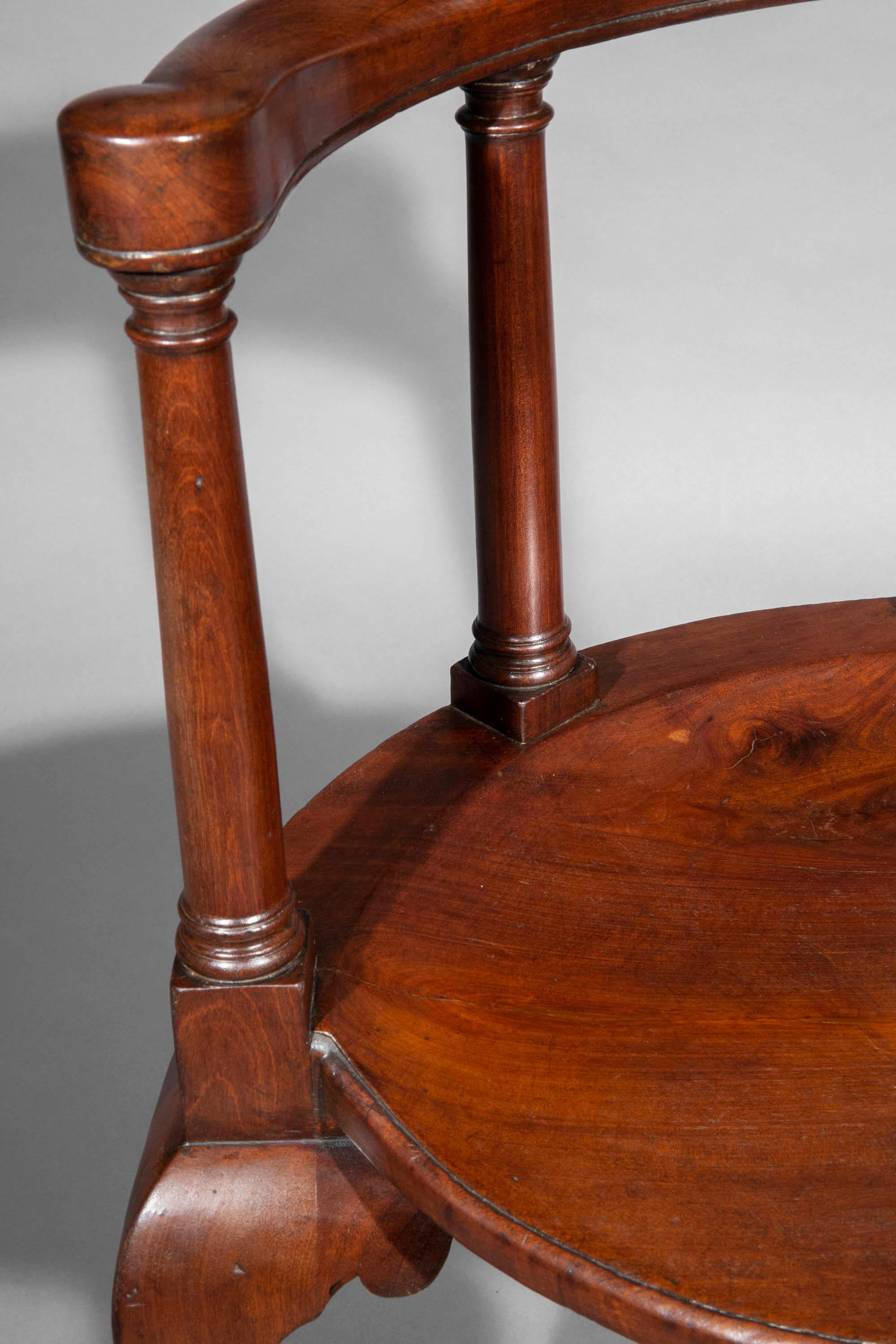 Paire de fauteuils de salon du XVIIIe siècle en vente 1
