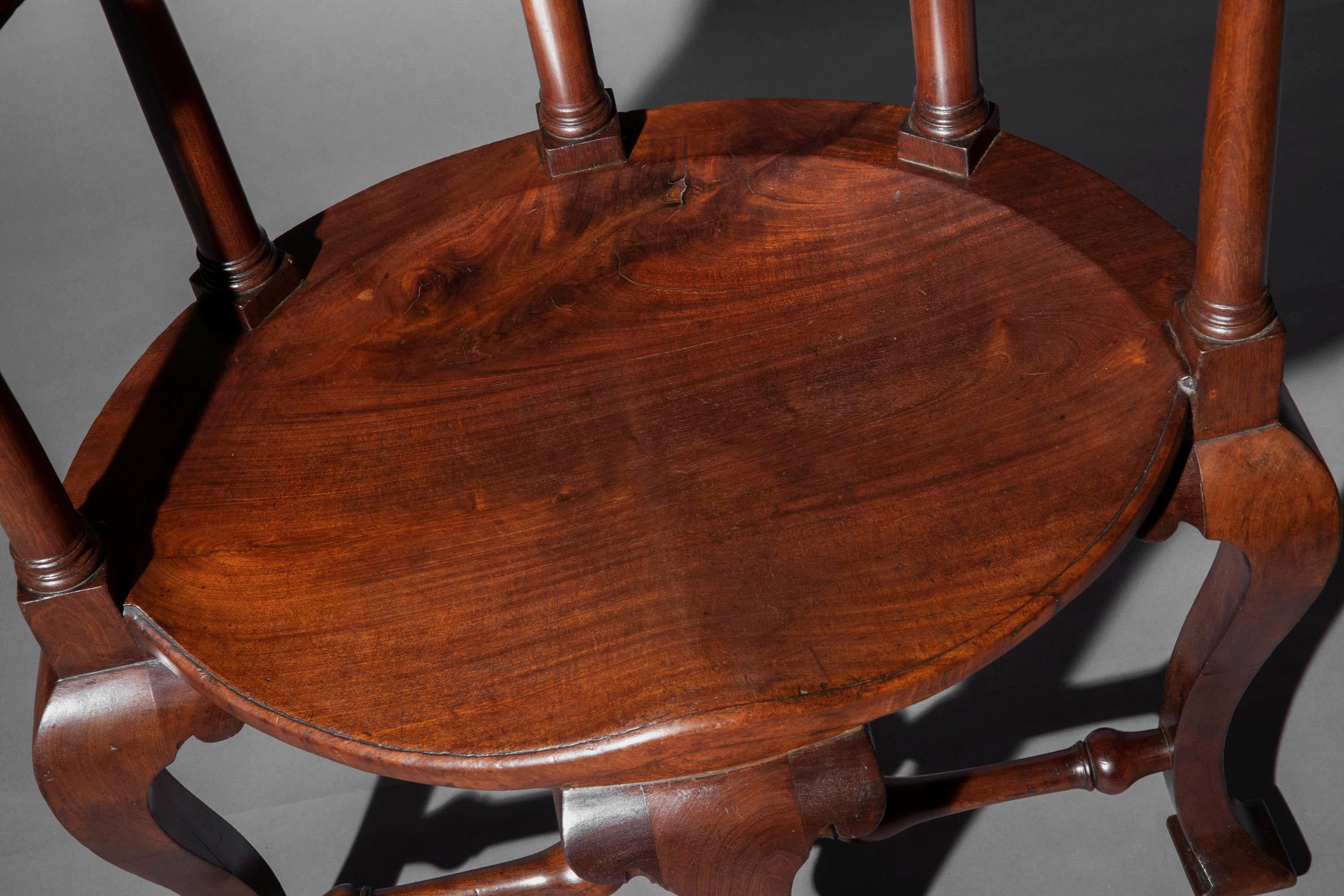 Paire de fauteuils de salon du XVIIIe siècle en vente 2
