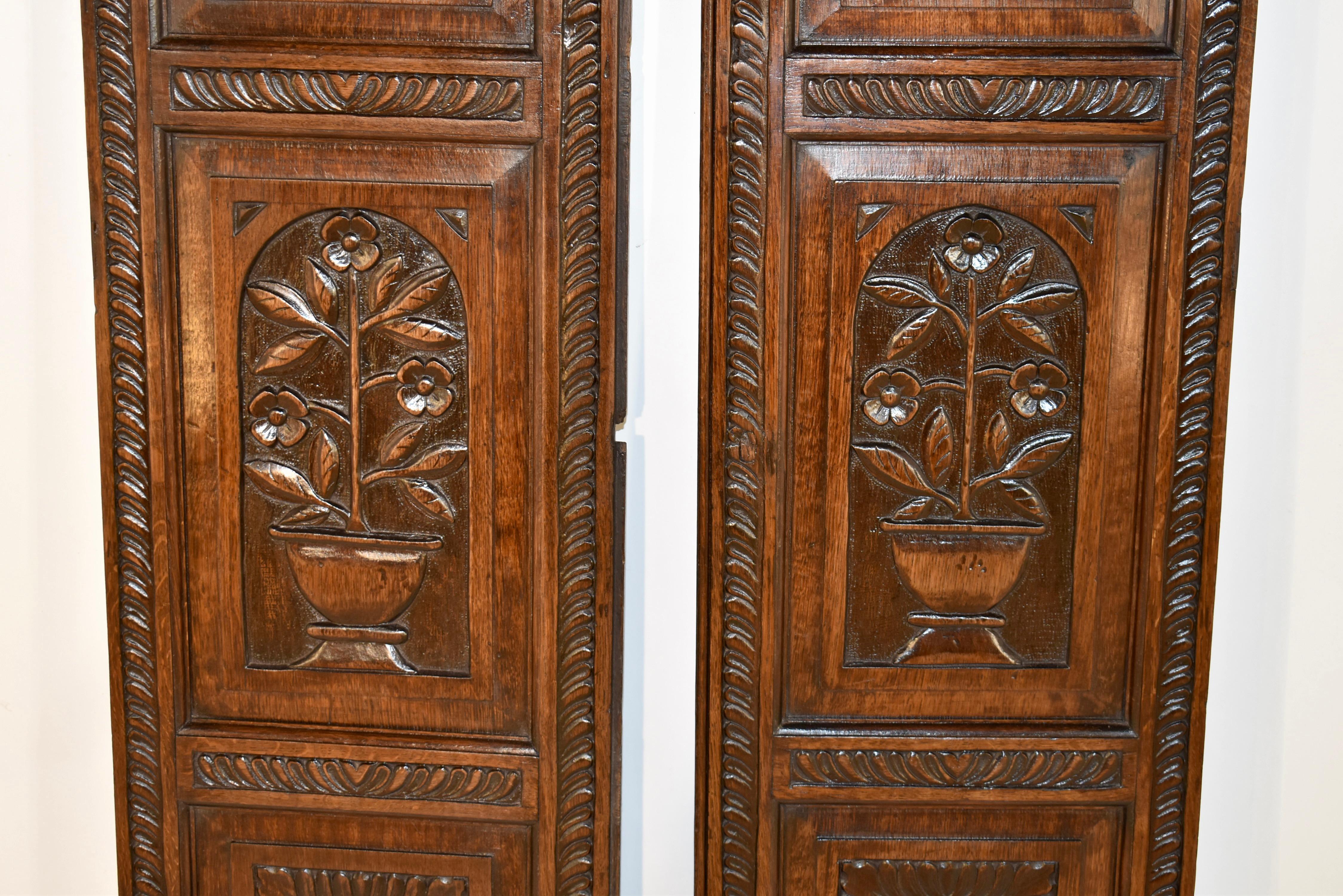 Oak Pair of 18th Century Hand Carved Panels For Sale