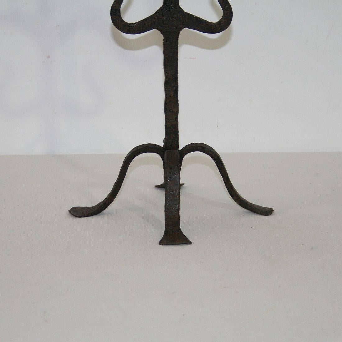 Pair of 18th Century Hand-Forged Iron Candleholders In Good Condition In Buisson, FR