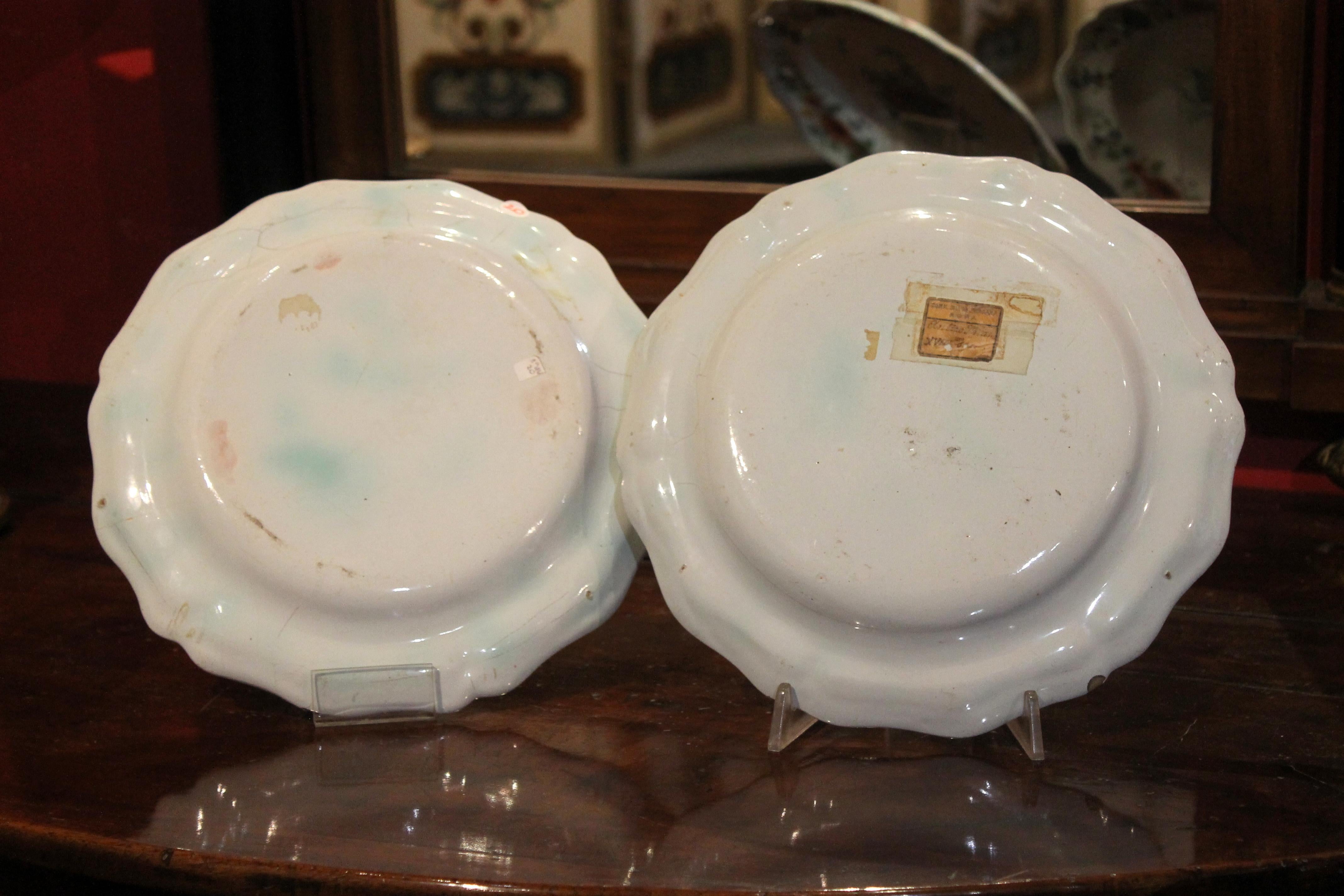 Pair of 18th Century Hand Painted Multi-Color Porcelain Decorative Dinner Plates For Sale 6