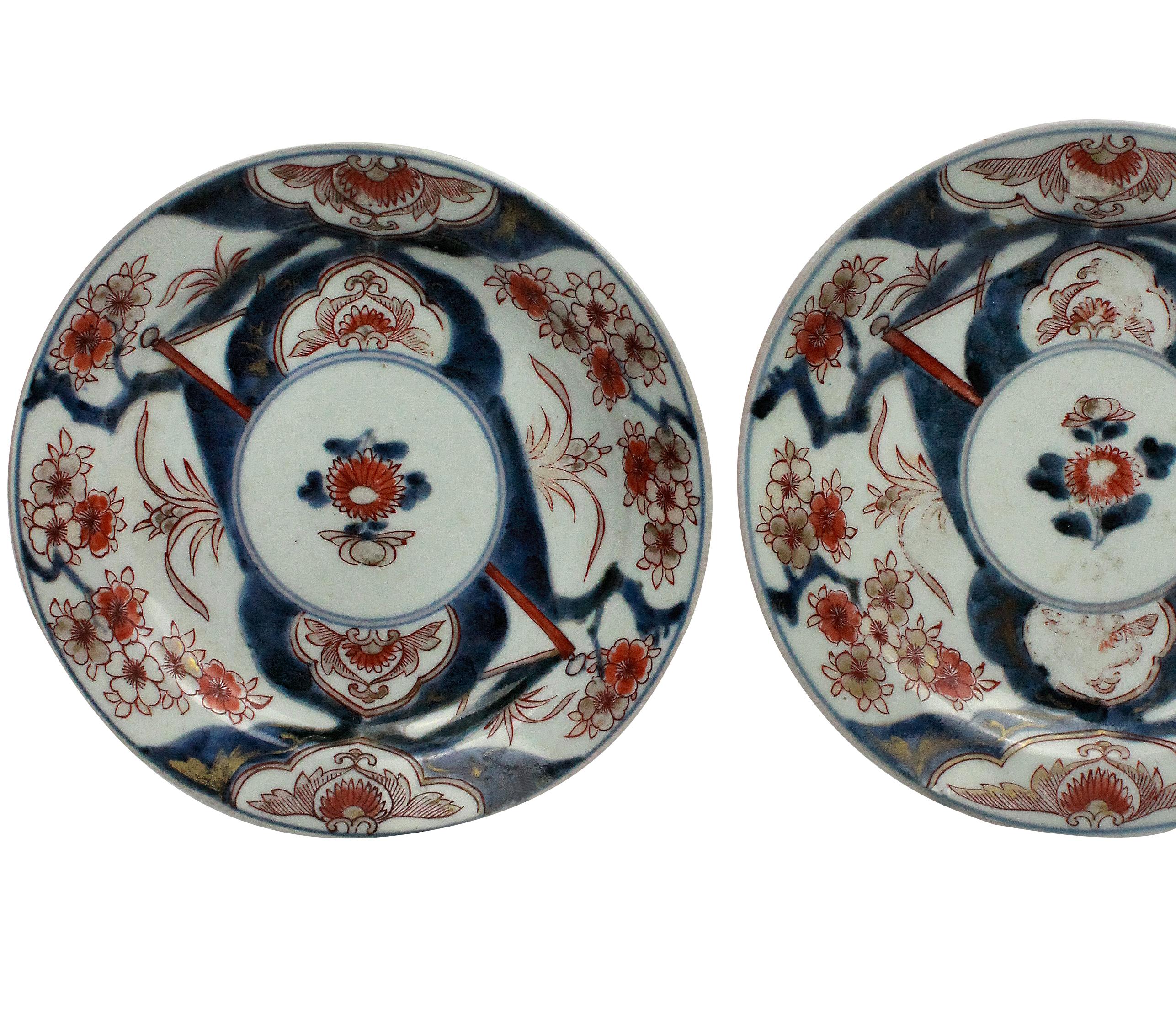 Pair of 18th Century Imari Plates In Good Condition For Sale In London, GB