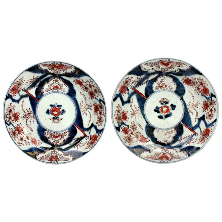 Pair of 18th Century Imari Plates For Sale at 1stDibs