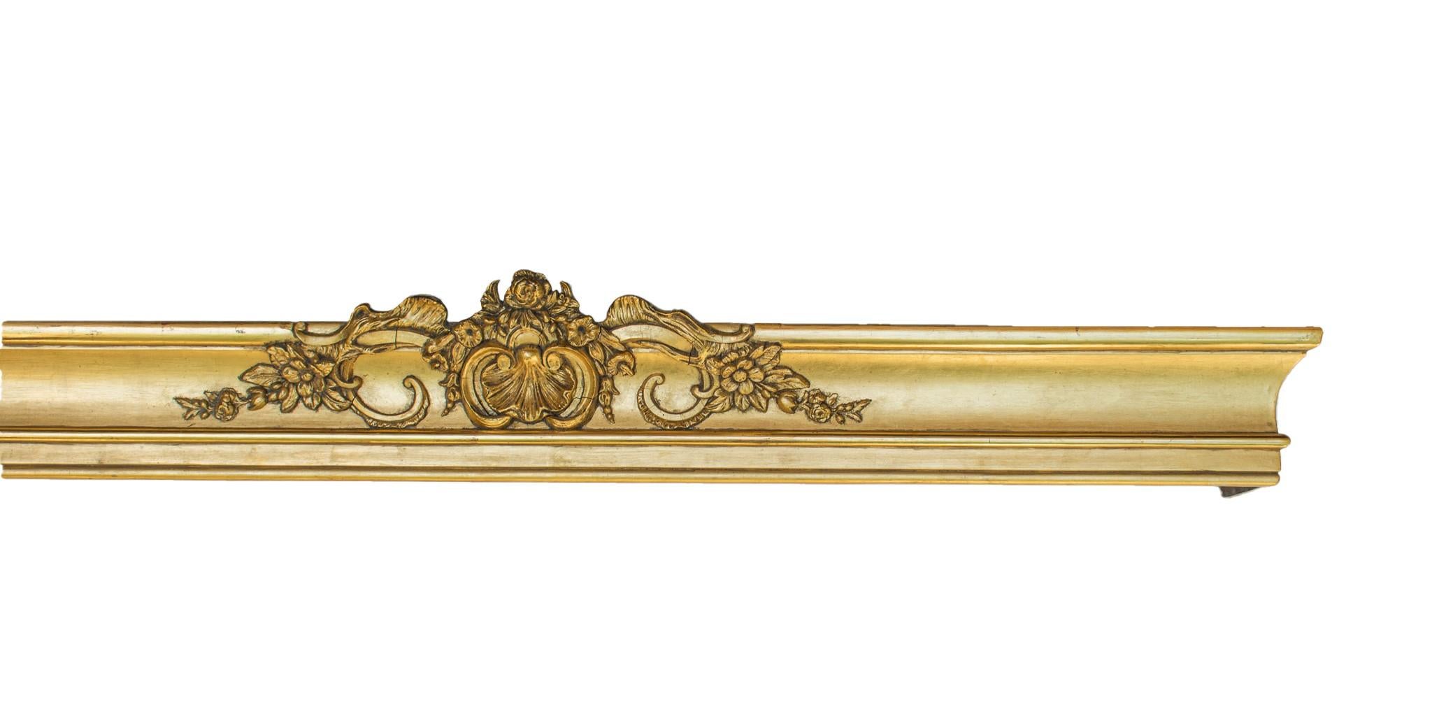 Pair of 18th Century Gold Irish Georgian Water-Gilt Curtain Pelmets In Good Condition For Sale In Dublin, Dalkey