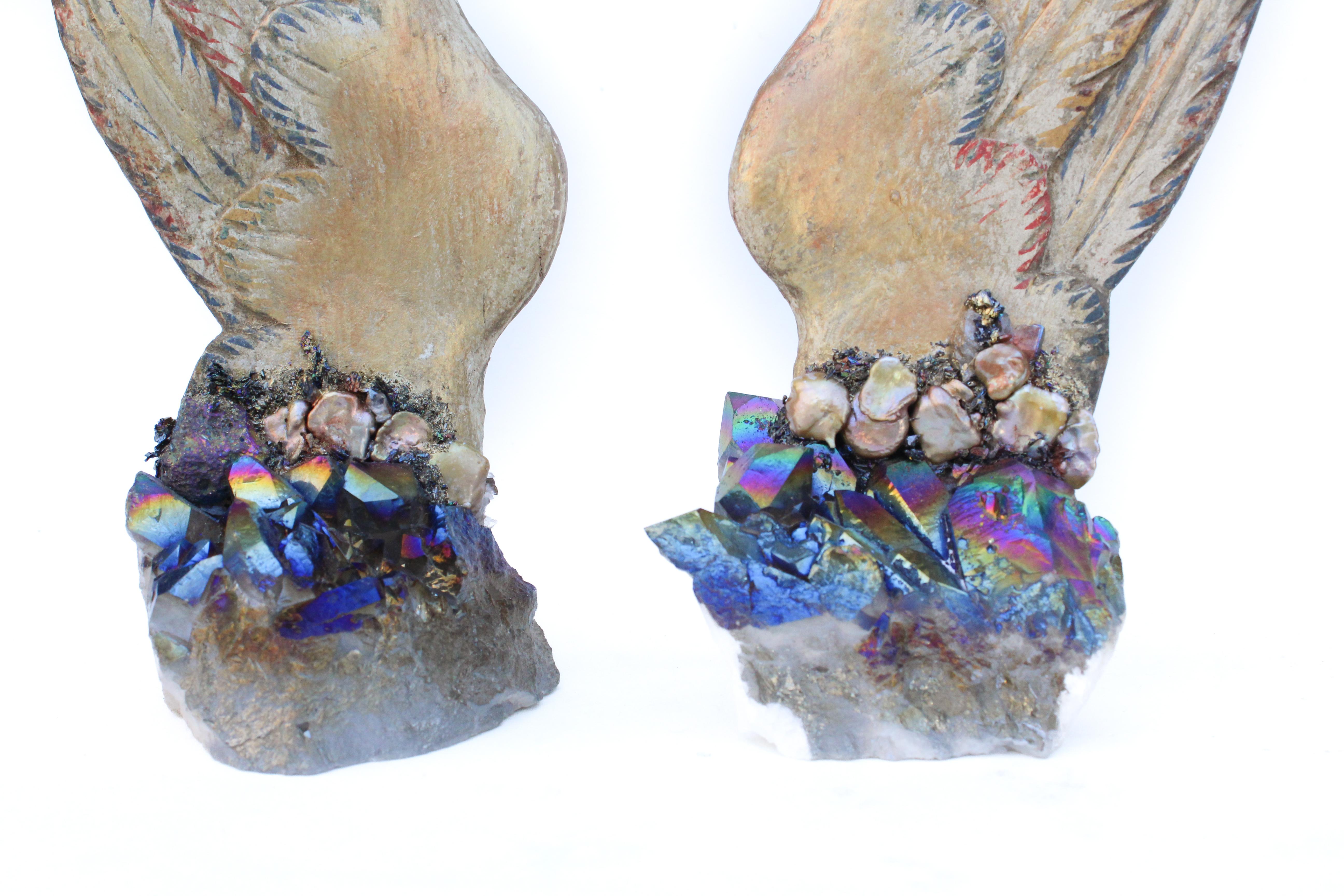 Paar italienische Engelsflügel aus dem 18. Jahrhundert auf schillernden Titanquarzkristallen im Zustand „Gut“ im Angebot in Dublin, Dalkey