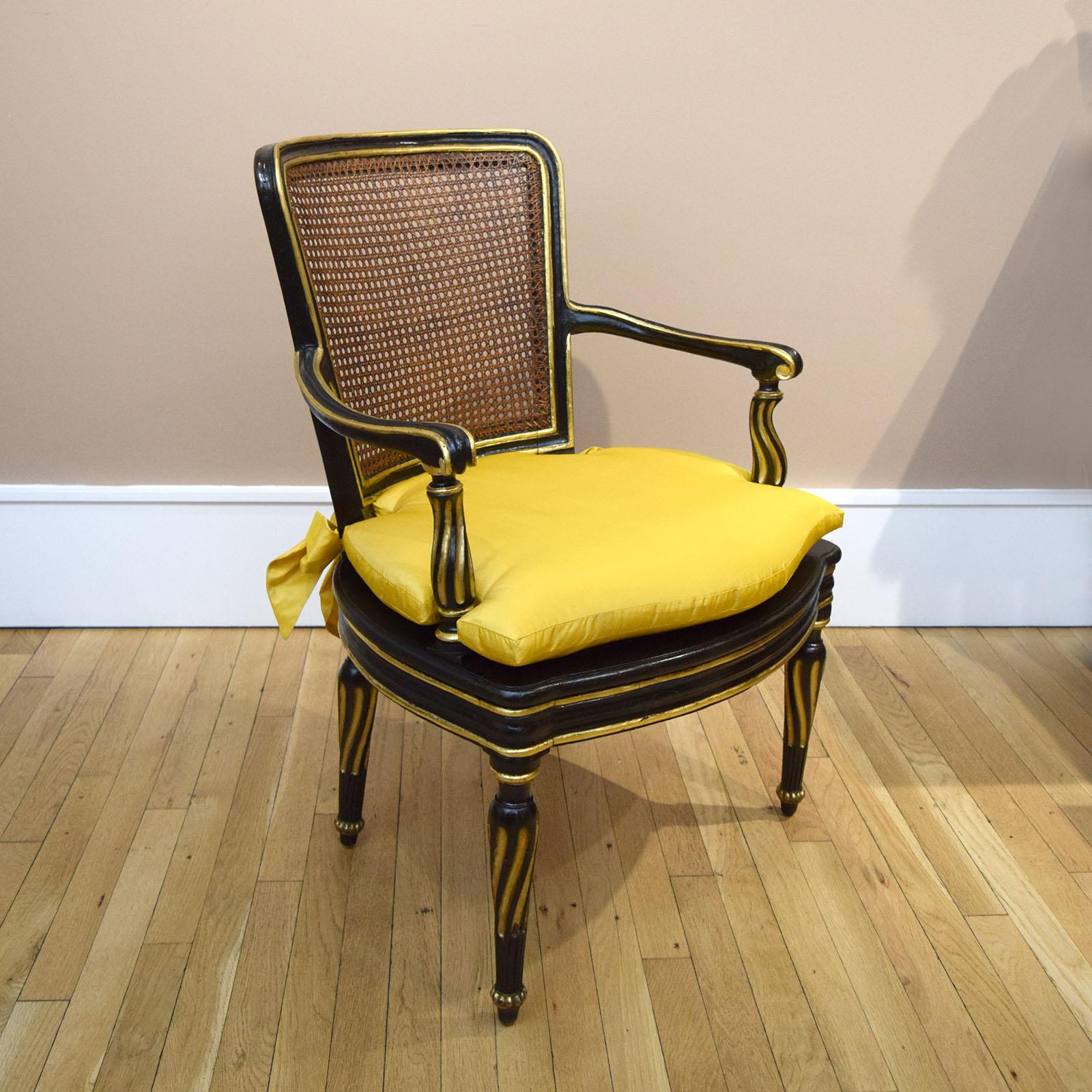 Ein Paar italienische Sessel aus dem 18. Jahrhundert (Neoklassisch) im Angebot