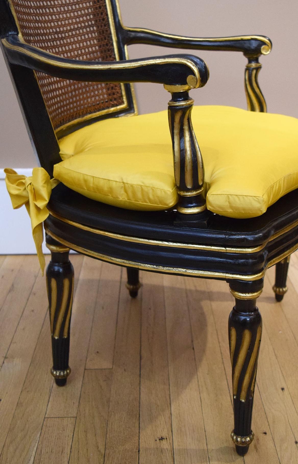 Ein Paar italienische Sessel aus dem 18. Jahrhundert (Wolle) im Angebot