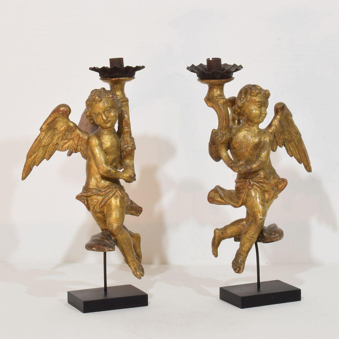 Pair of 18th Century Italian Baroque Angels with Candleholders In Good Condition In Buisson, FR