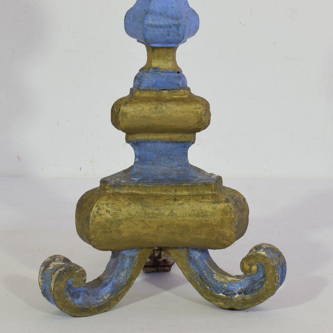 Pair of 18th Century Italian Baroque Carved Wooden Candleholders For Sale 5