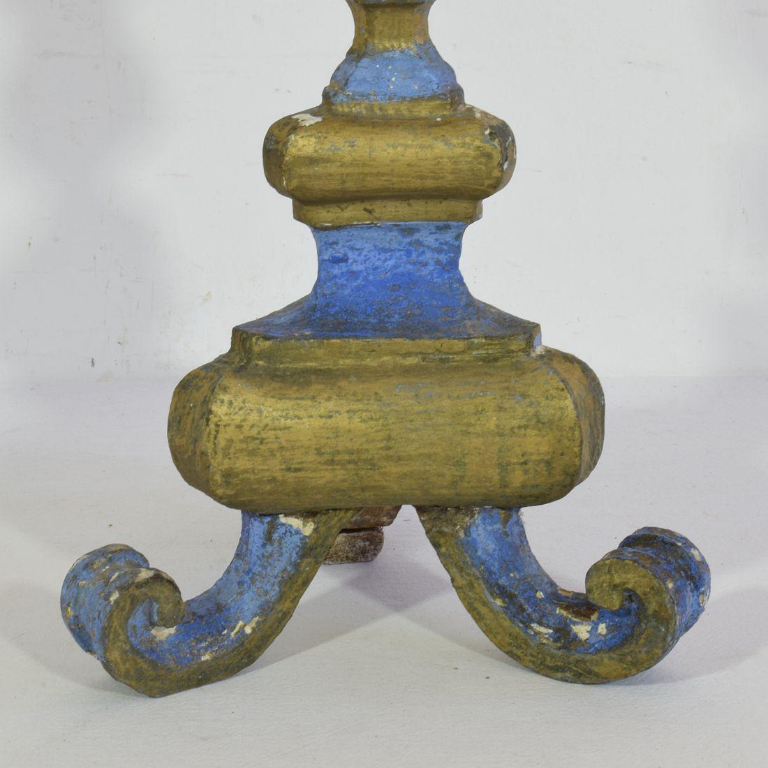 Pair of 18th Century Italian Baroque Carved Wooden Candleholders For Sale 9