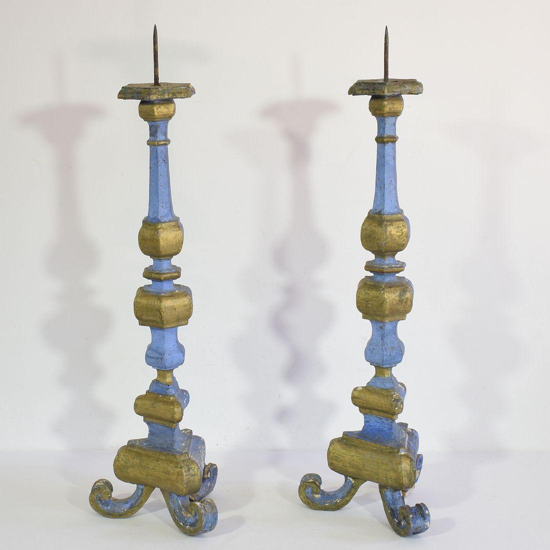 Hand-Carved Pair of 18th Century Italian Baroque Carved Wooden Candleholders For Sale