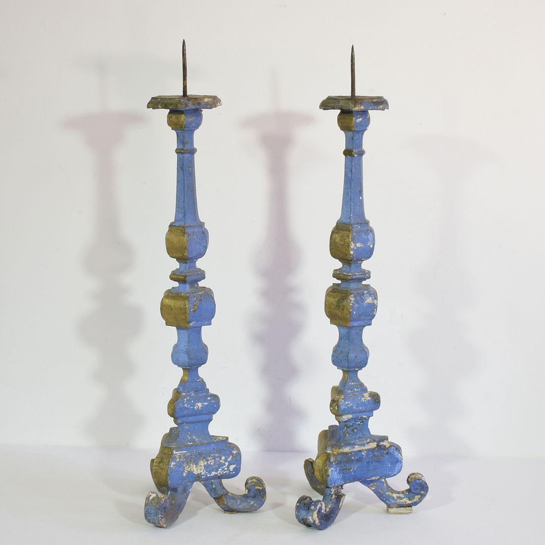 Pair of 18th Century Italian Baroque Carved Wooden Candleholders For Sale 2