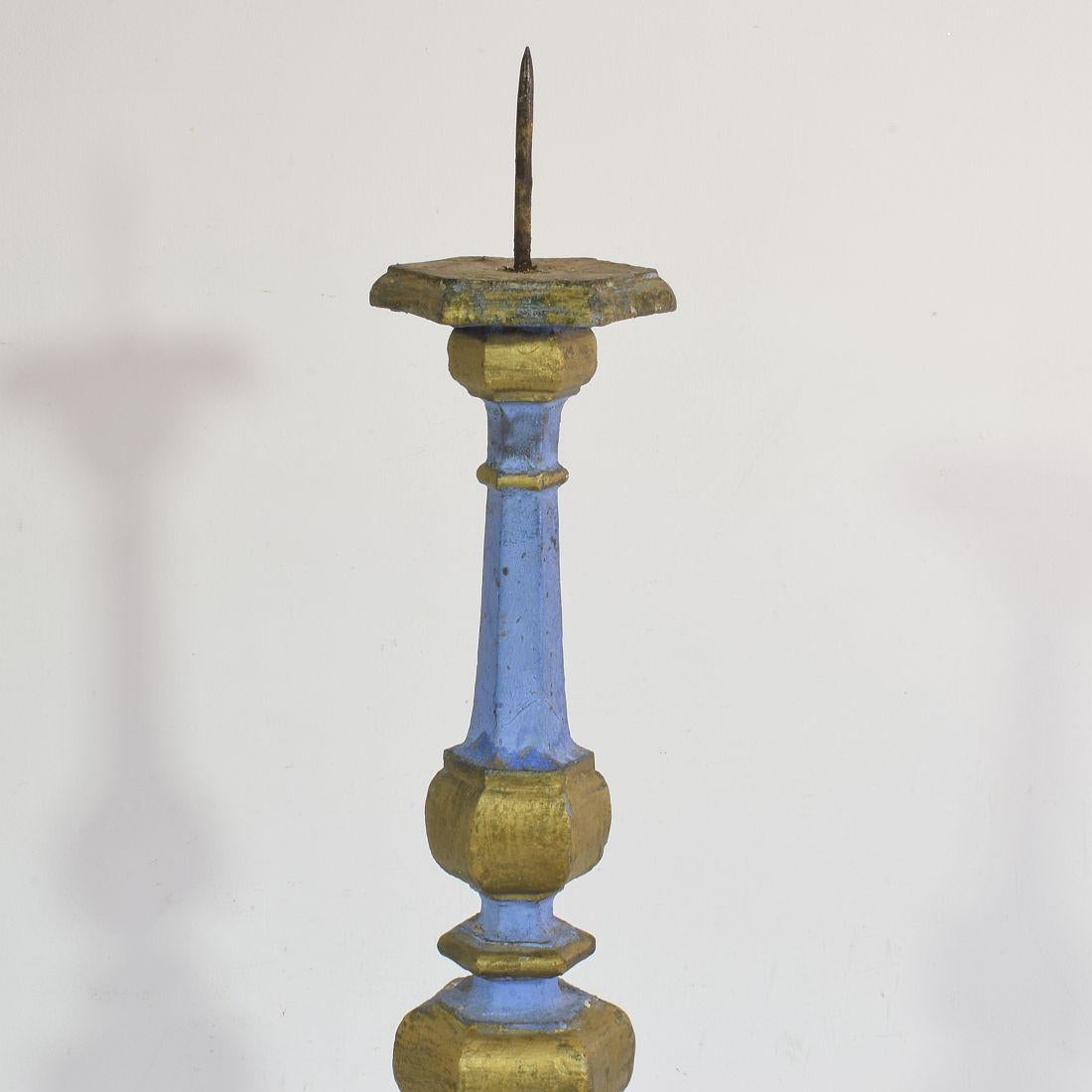 Pair of 18th Century Italian Baroque Carved Wooden Candleholders For Sale 3