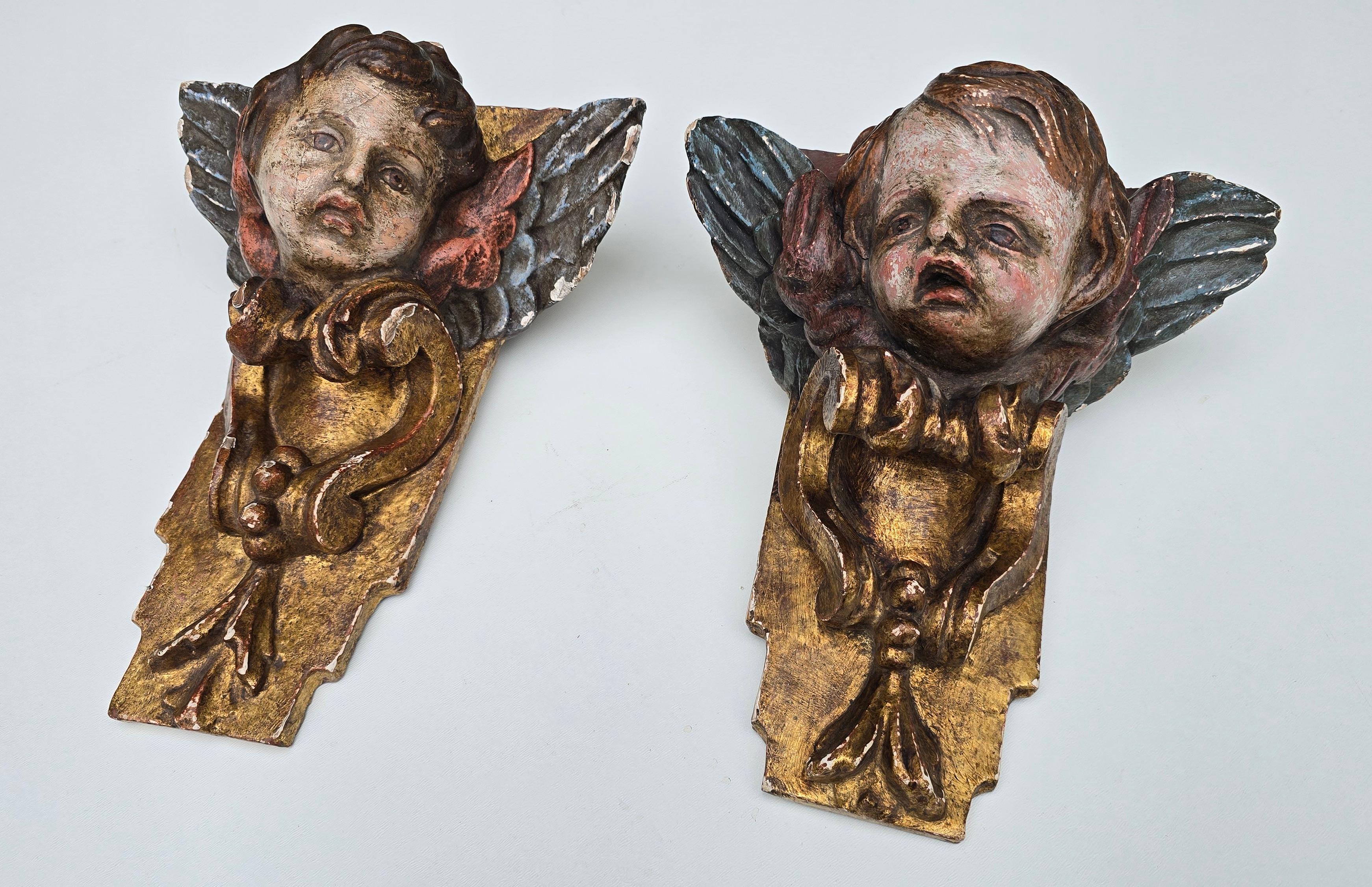 Pair of 18th Century Italian Baroque Cherub Corner Carvings, c. 1750–1780 (Vergoldet) im Angebot