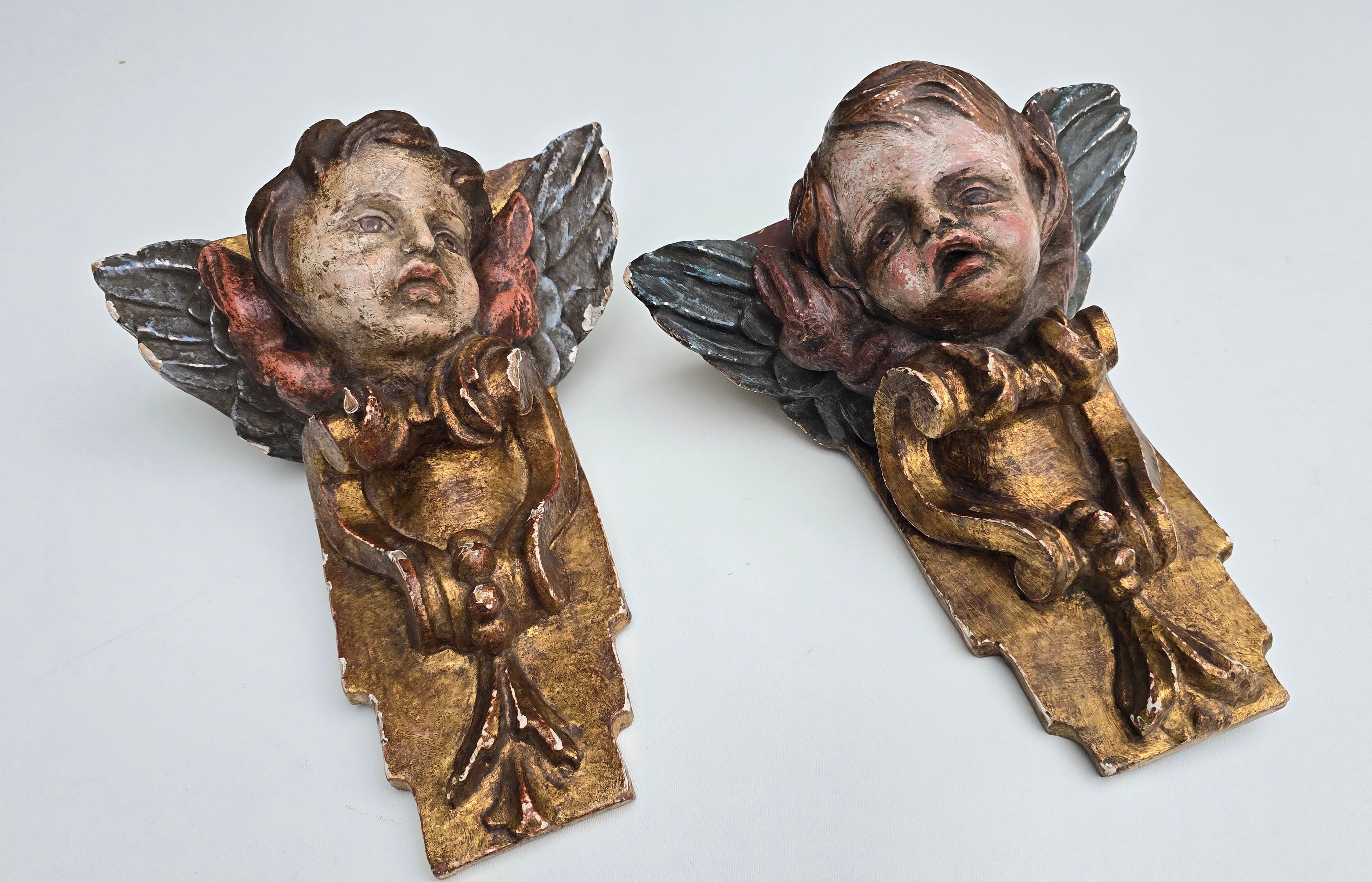 Pair of 18th Century Italian Baroque Cherub Corner Carvings, c. 1750–1780 im Zustand „Gut“ im Angebot in Antwerp, BE