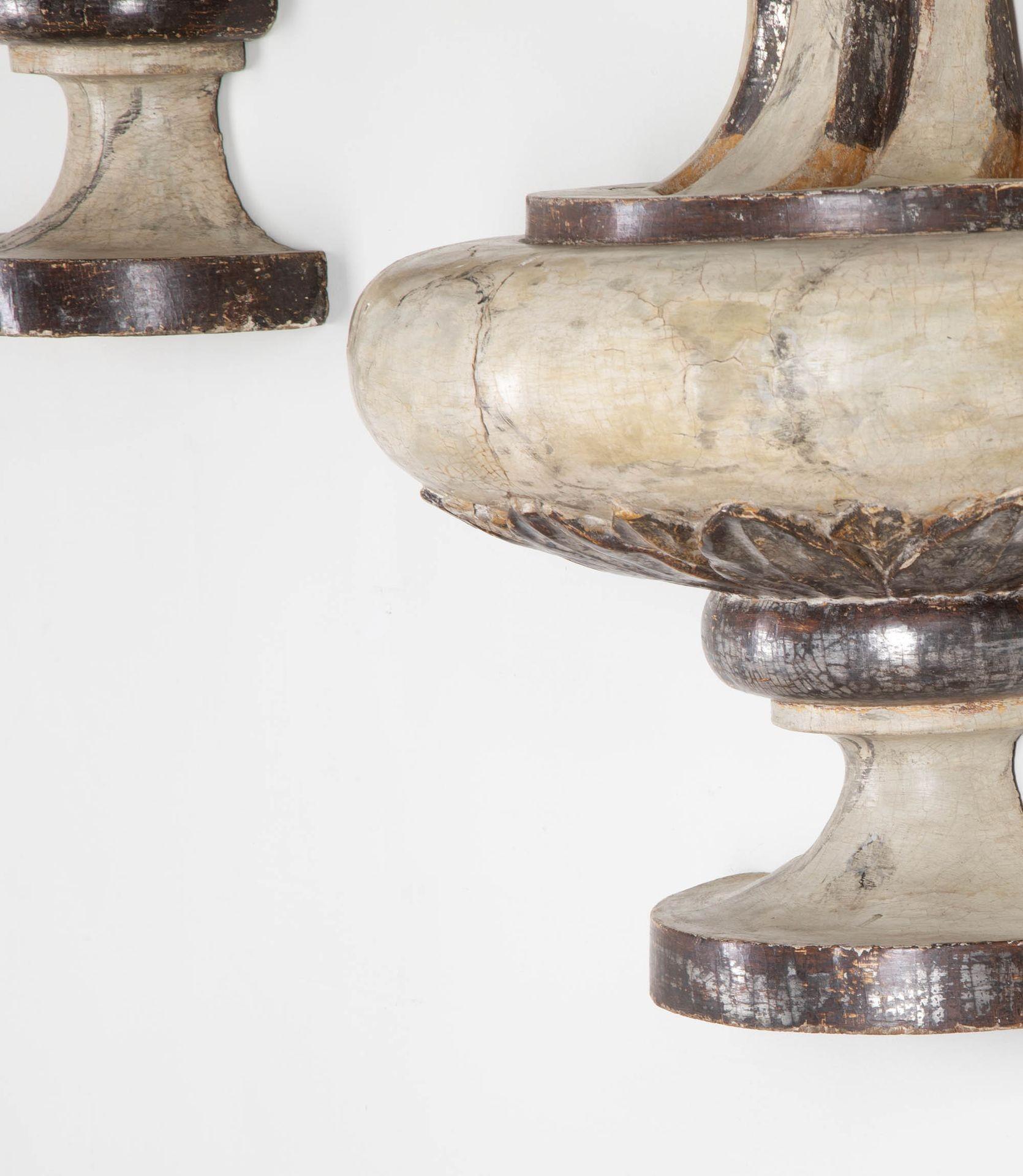 18th Century and Earlier Pair of 18th Century Italian Baroque Style Finials For Sale