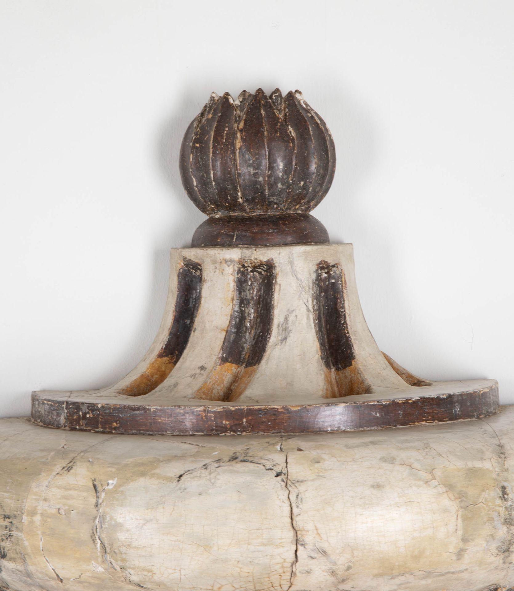 Pair of 18th Century Italian Baroque Style Finials For Sale 1