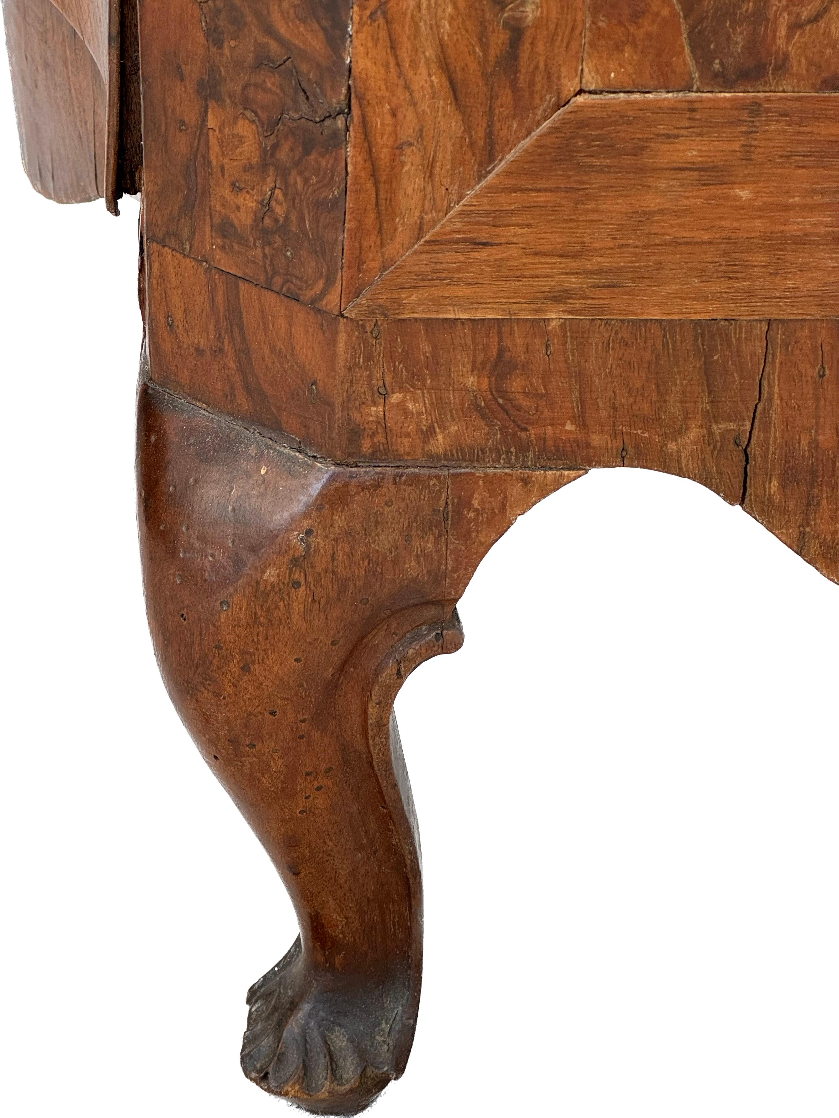 Pair Of 18th Century Italian Burl Walnut Bedside Cabinets - Commodini For Sale 6