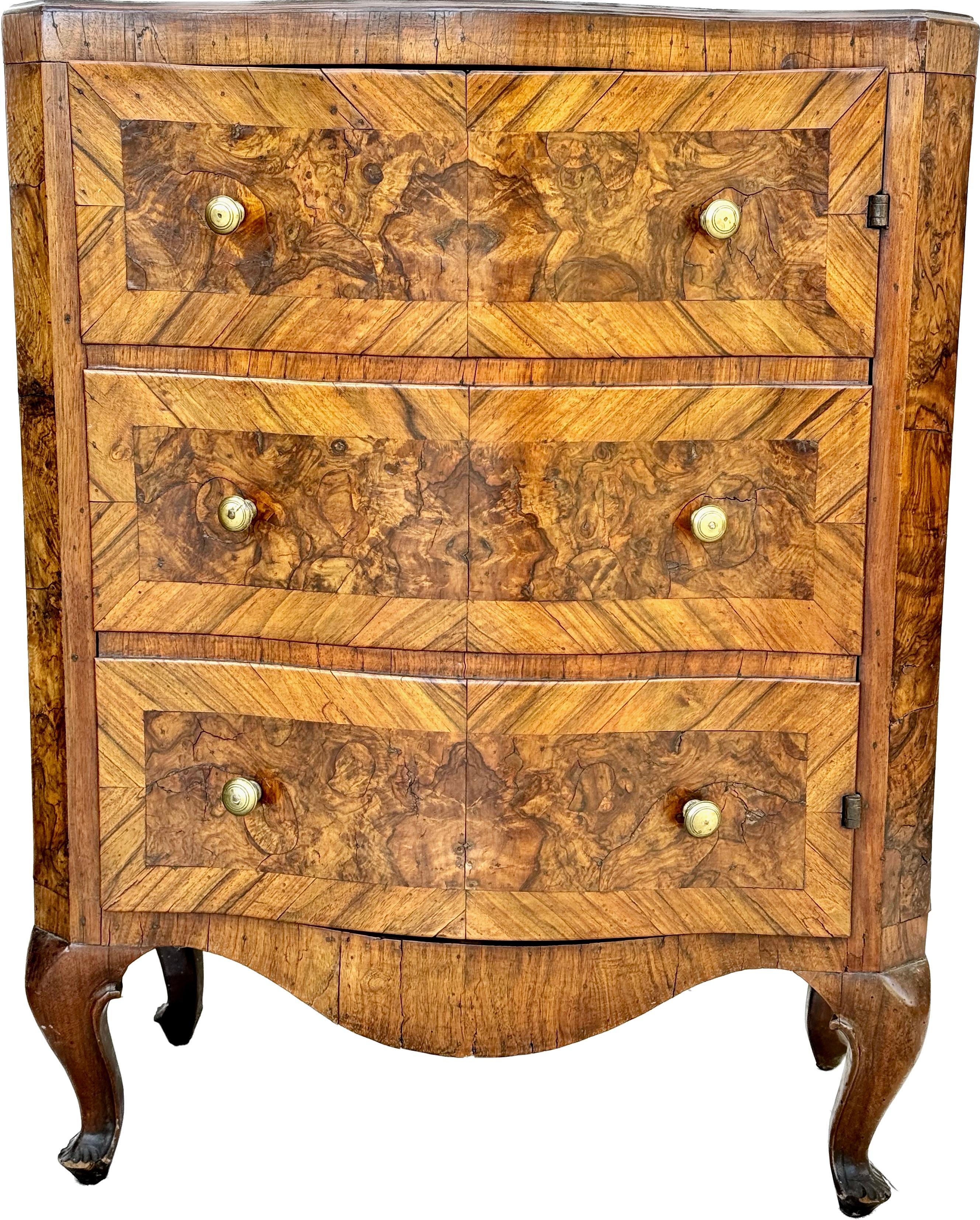 Pair Of 18th Century Italian Burl Walnut Bedside Cabinets - Commodini For Sale 1