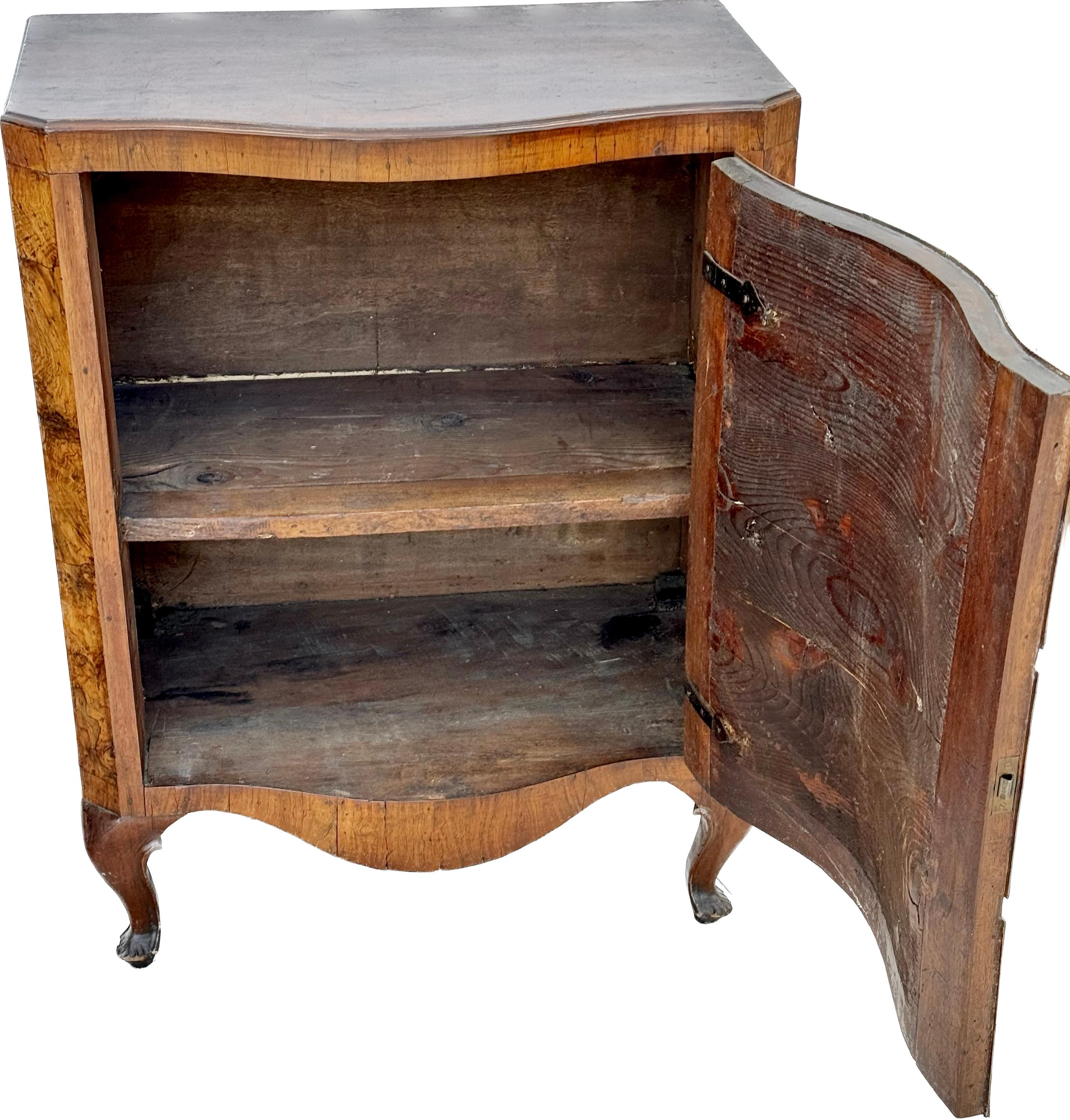 Pair Of 18th Century Italian Burl Walnut Bedside Cabinets - Commodini For Sale 2
