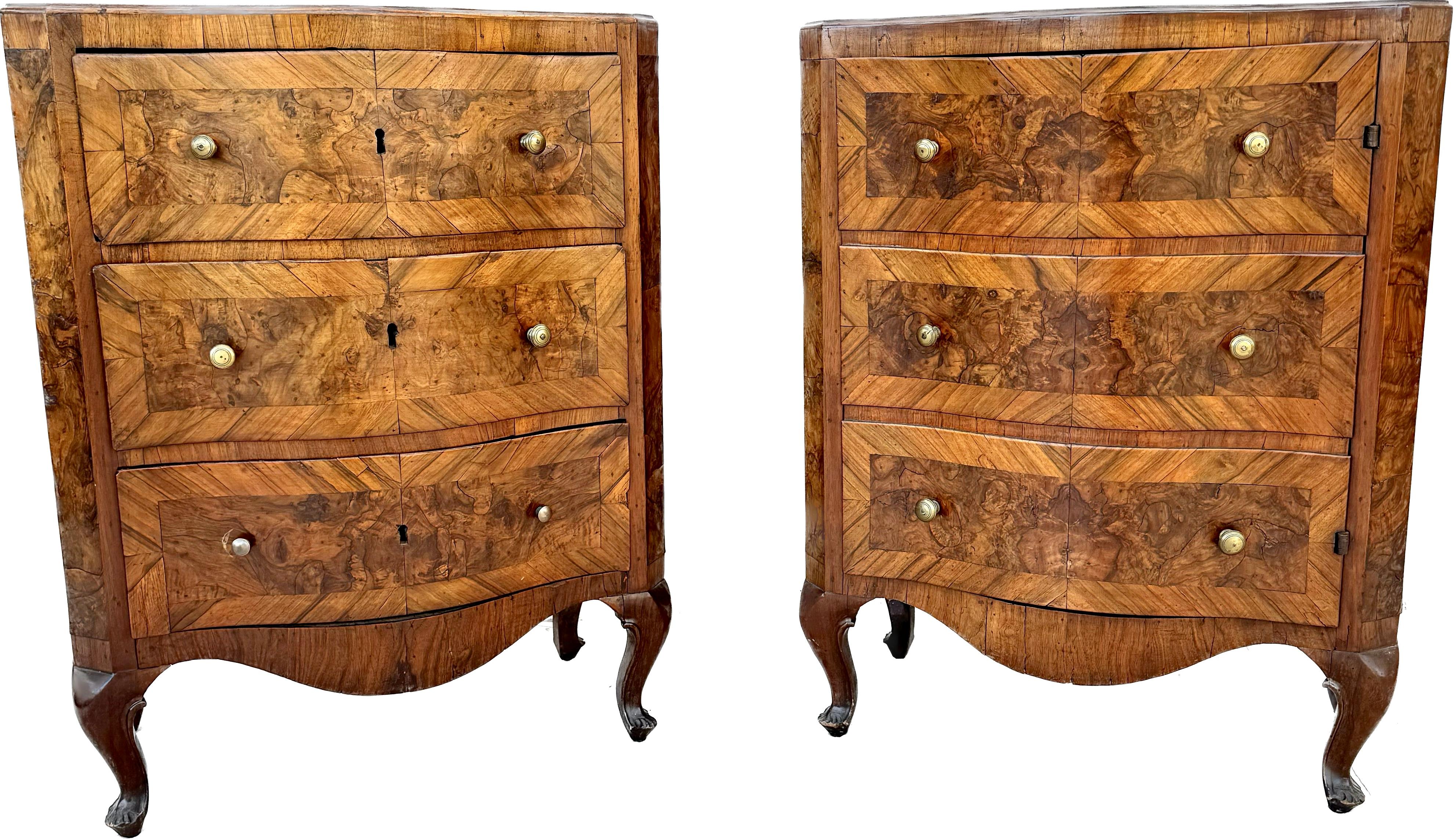 Pair Of 18th Century Italian Burl Walnut Bedside Cabinets - Commodini For Sale
