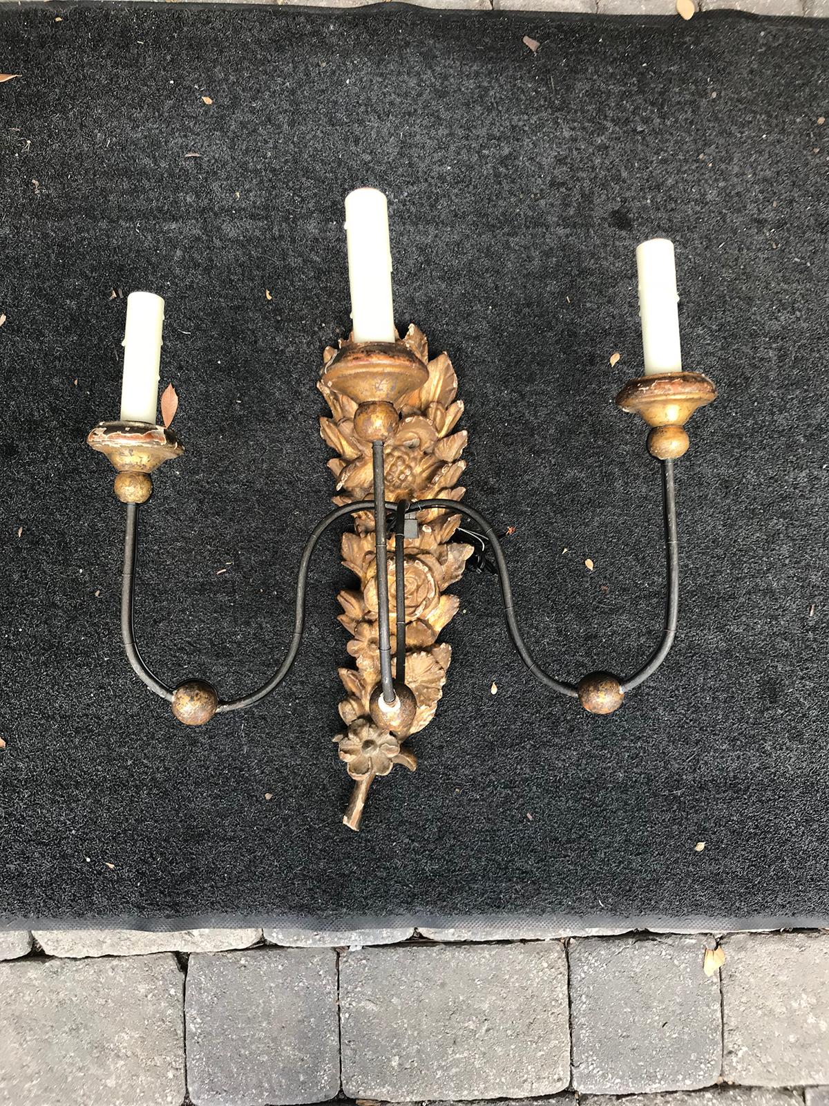 18th Century and Earlier Pair of 18th Century Italian Carved and Gilded Three-Arm Sconces For Sale