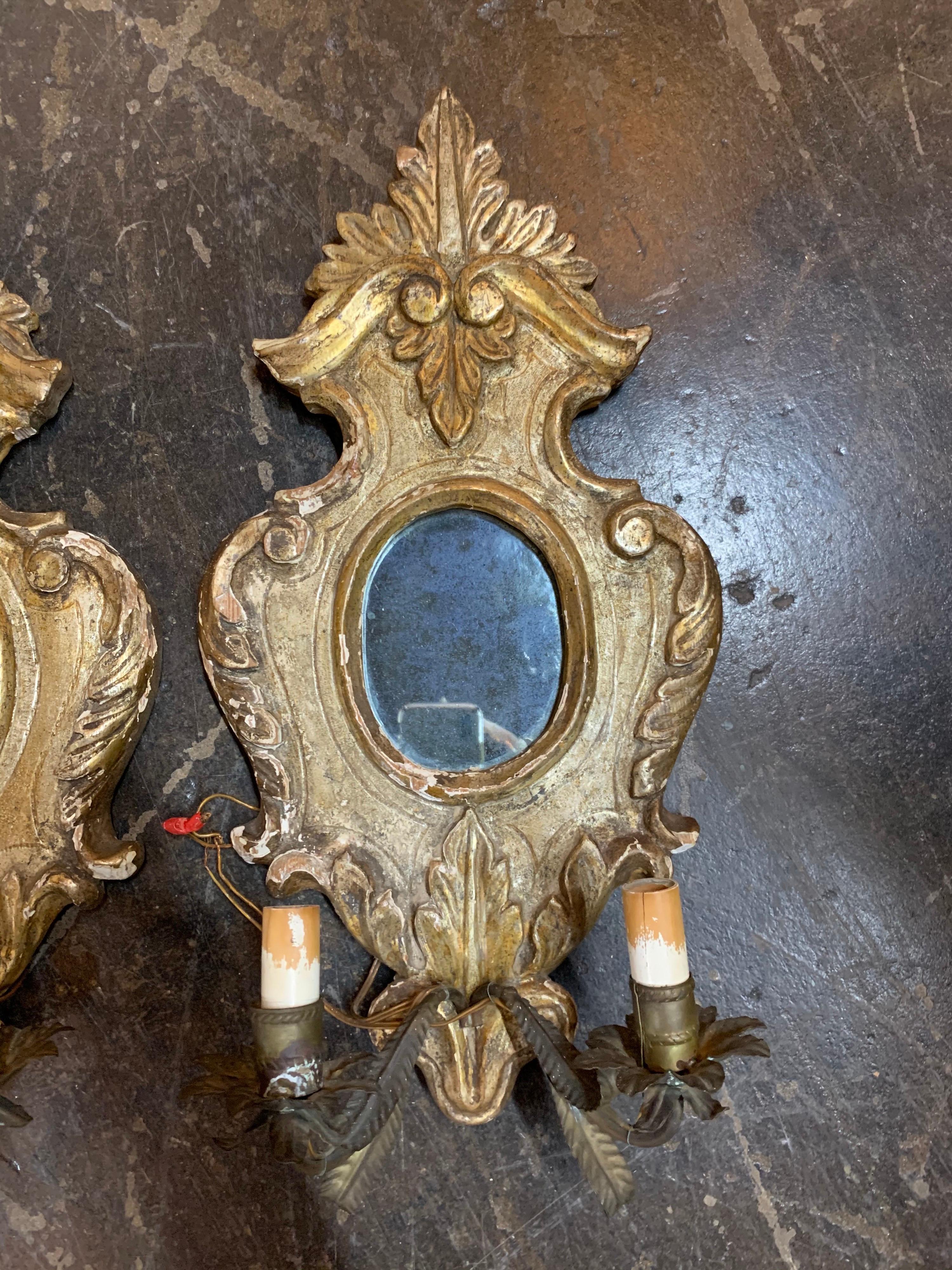 Pair of 18th Century Italian Carved and Giltwood Wall Sconces In Good Condition In Dallas, TX