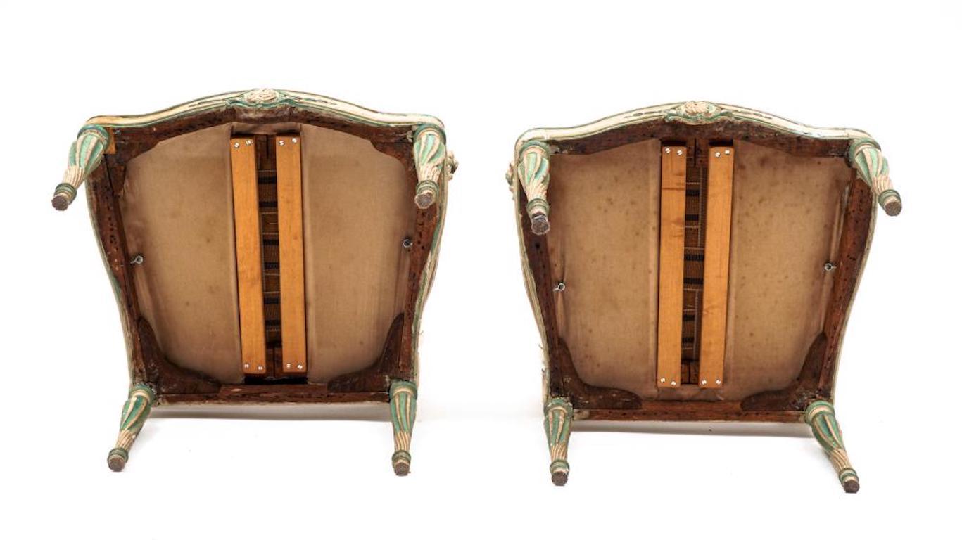 Pareja de sillones neoclásicos italianos del siglo XVIII tallados y pintados en venta 1