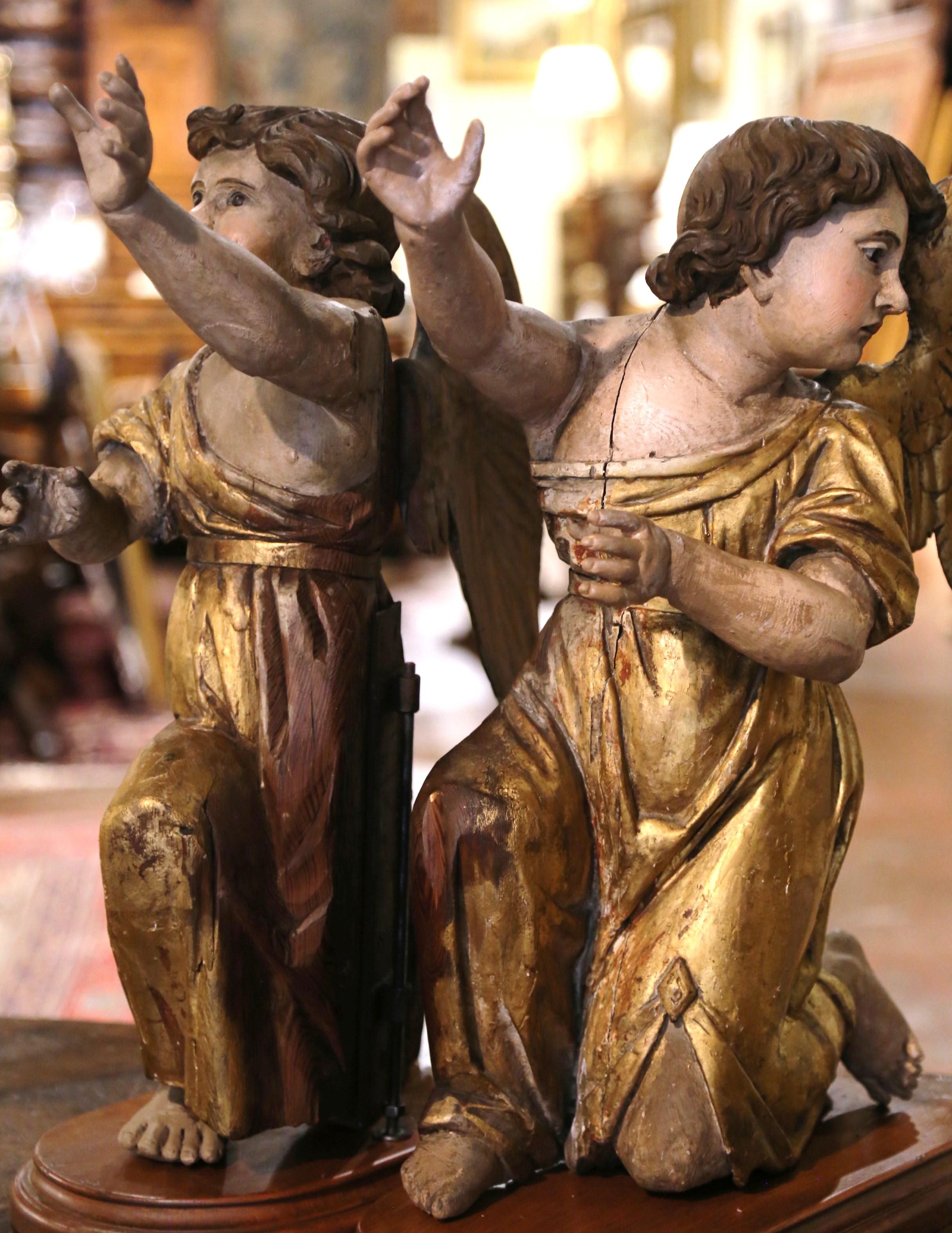 Pair of 18th Century Italian Carved Giltwood and Polychrome Angel Statues For Sale 6