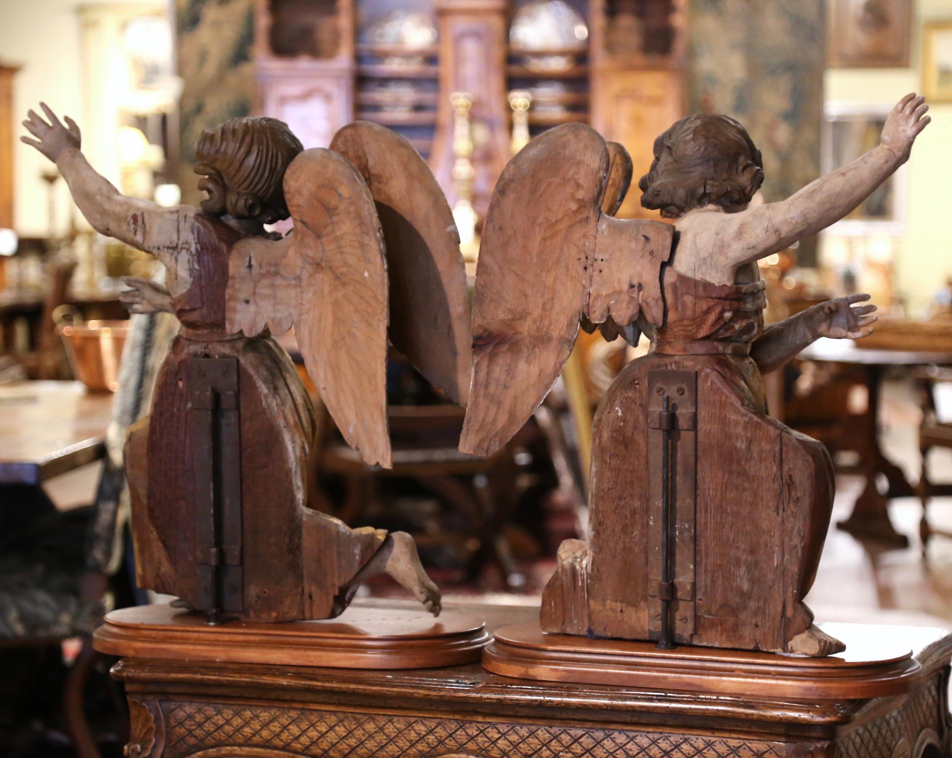 Pair of 18th Century Italian Carved Giltwood and Polychrome Angel Statues For Sale 7