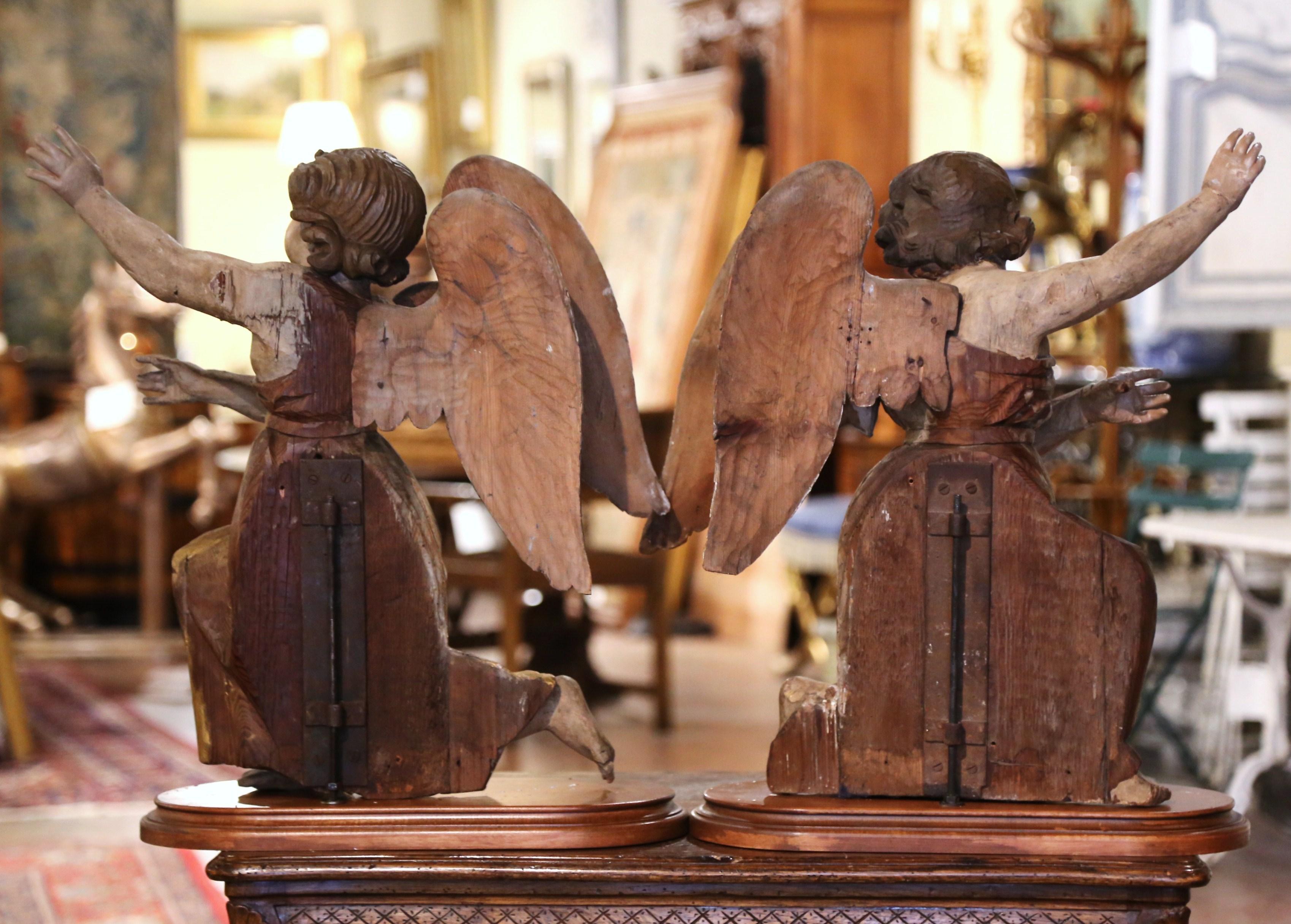 Pair of 18th Century Italian Carved Giltwood and Polychrome Angel Statues For Sale 8