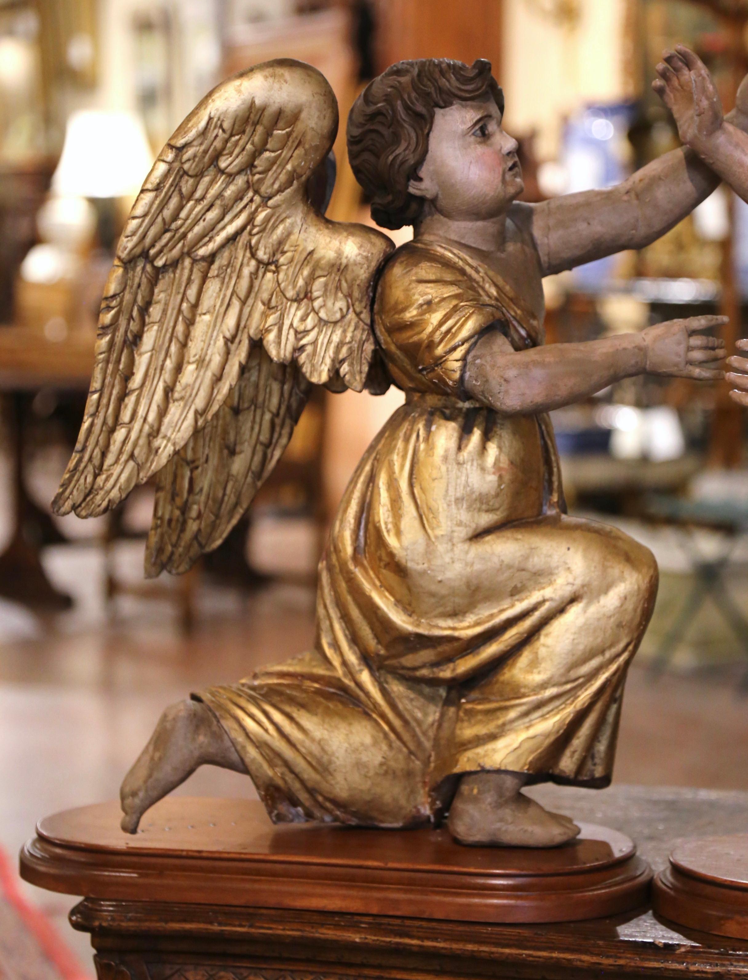 Baroque Pair of 18th Century Italian Carved Giltwood and Polychrome Angel Statues For Sale