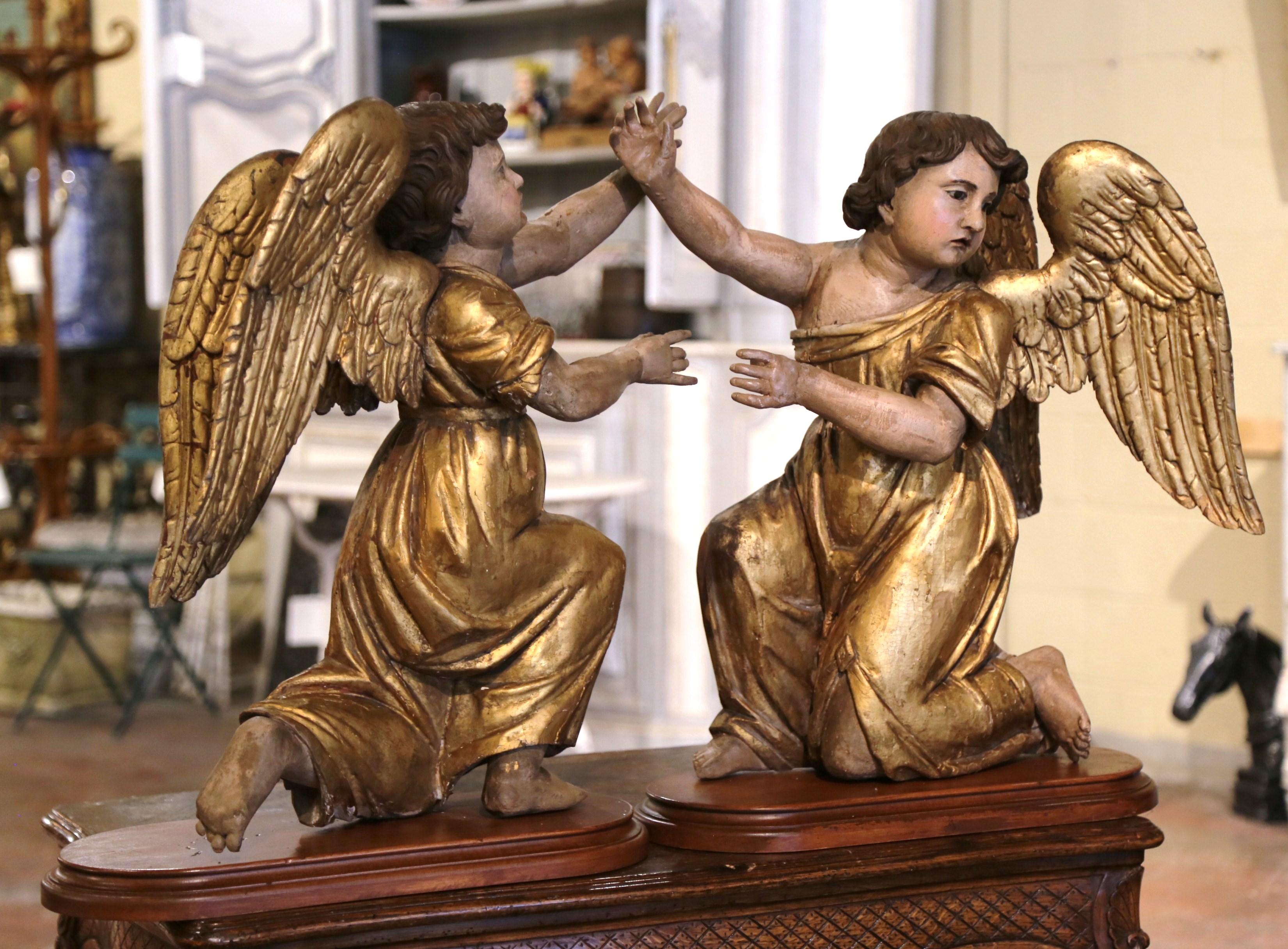 Pair of 18th Century Italian Carved Giltwood and Polychrome Angel Statues For Sale 4