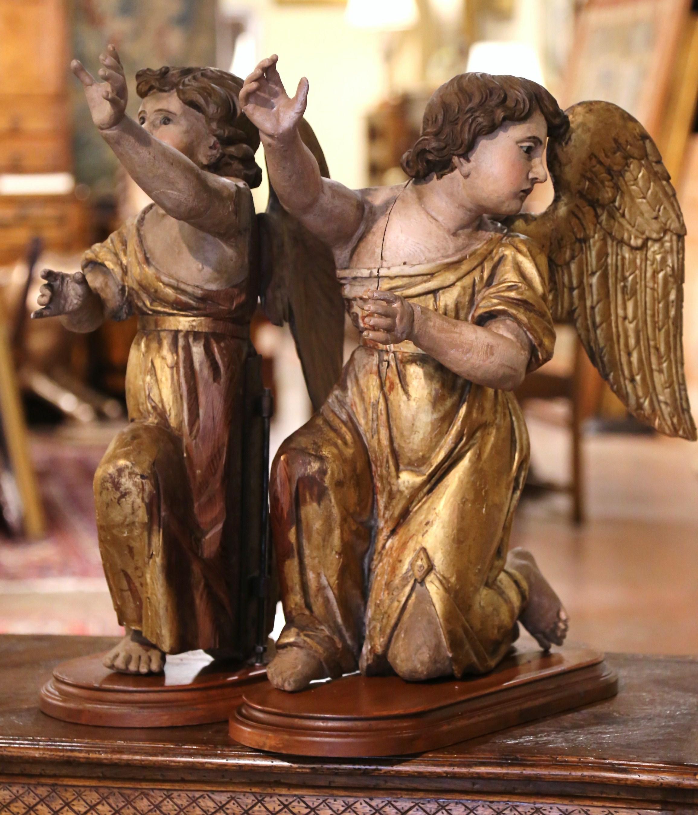 Pair of 18th Century Italian Carved Giltwood and Polychrome Angel Statues For Sale 5