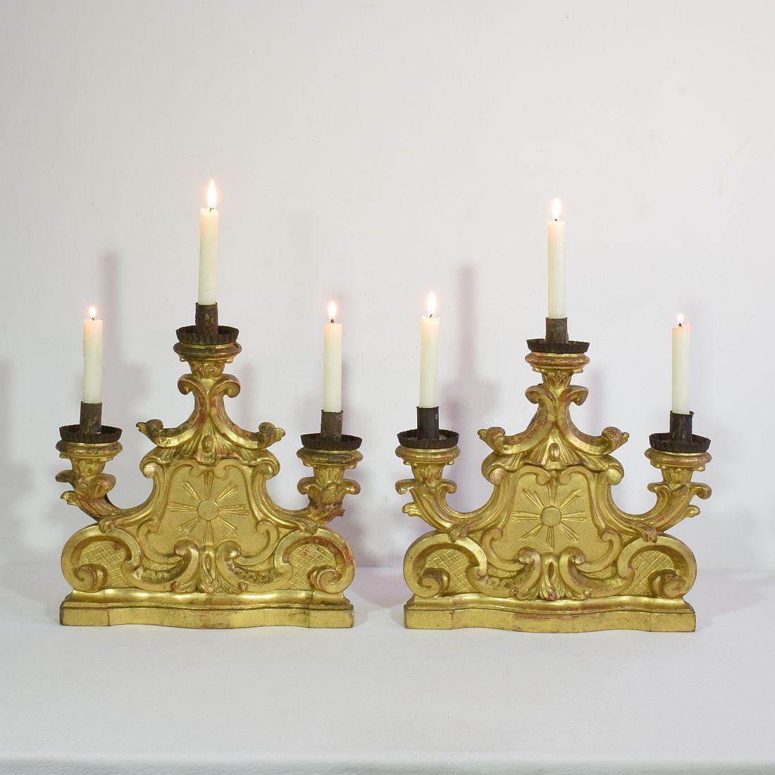 Unique Baroque giltwood candleholders for in total 6 candles, Italy, circa 1750-1780. Weathered, repairs and losses.
More pictures available on request. Measurement individual.