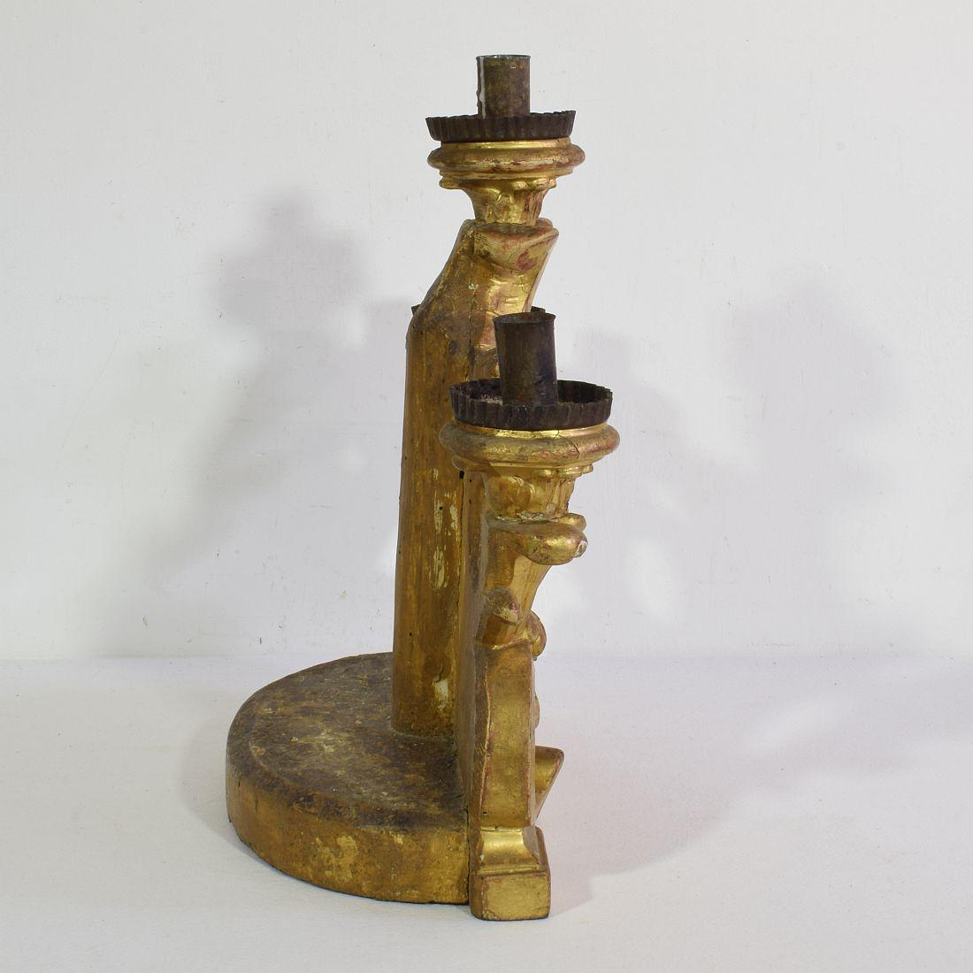Pair of 18th Century Italian Carved Giltwood Baroque Candleholders In Good Condition For Sale In Buisson, FR