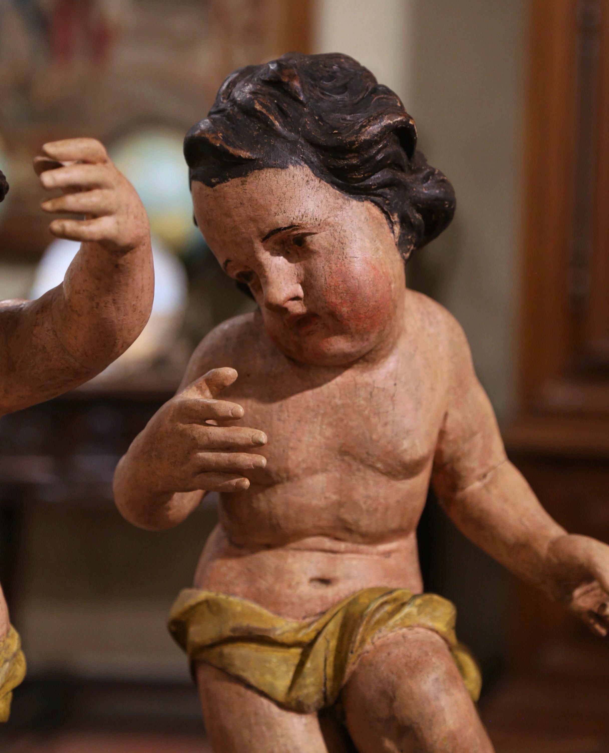 Bois doré Paire de sculptures de chérubins polychromes italiennes du 18ème siècle en vente