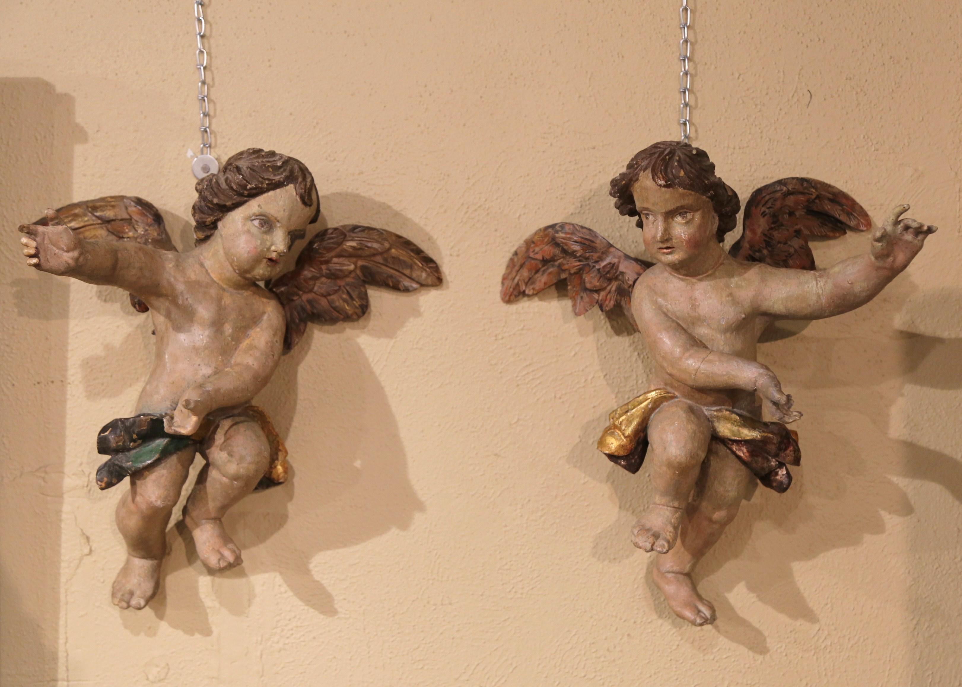 Pair of 18th Century Italian Carved Giltwood Polychrome Winged Cherub Sculptures In Good Condition In Dallas, TX