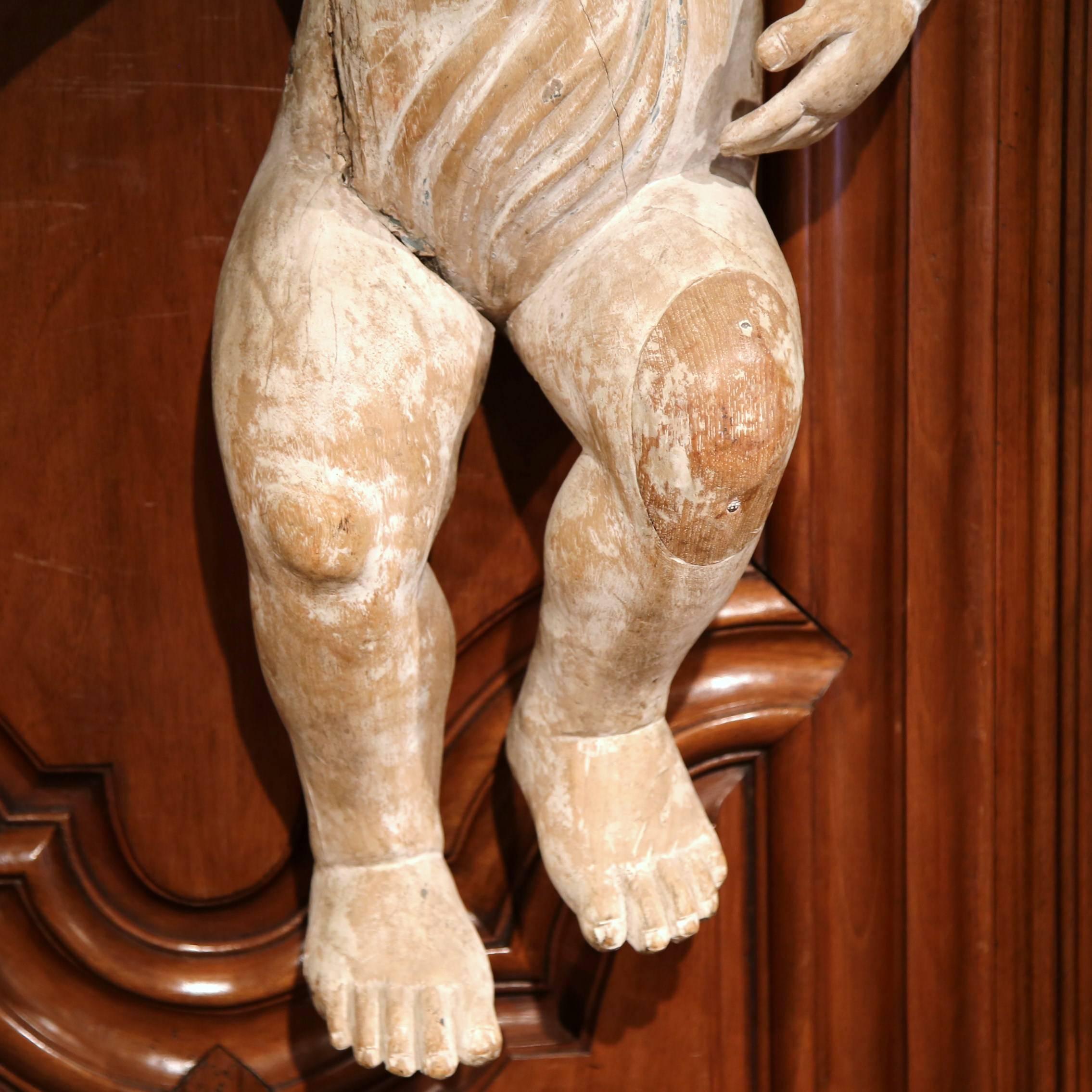 Paar italienische geschnitzte Cherubs aus gestreifter Eiche mit weißer Waschung aus dem 18. Jahrhundert im Zustand „Gut“ im Angebot in Dallas, TX