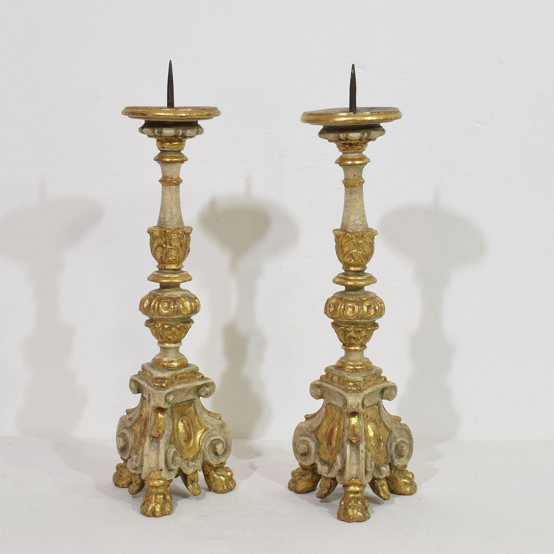 Hand-Carved Pair of 18th Century Italian Carved Wooden Baroque Candleholders For Sale